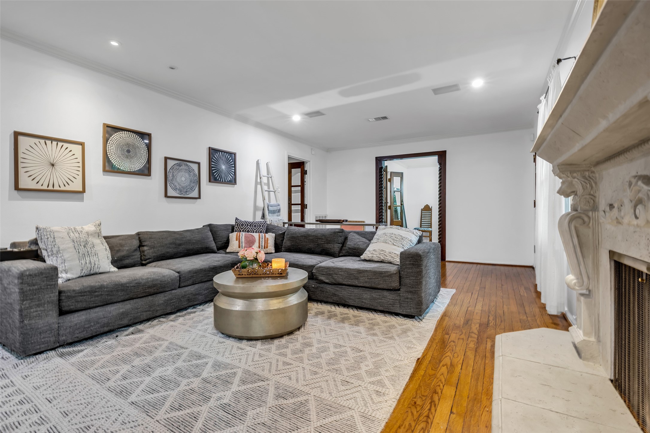 1503 Banks Street Property Photo 5