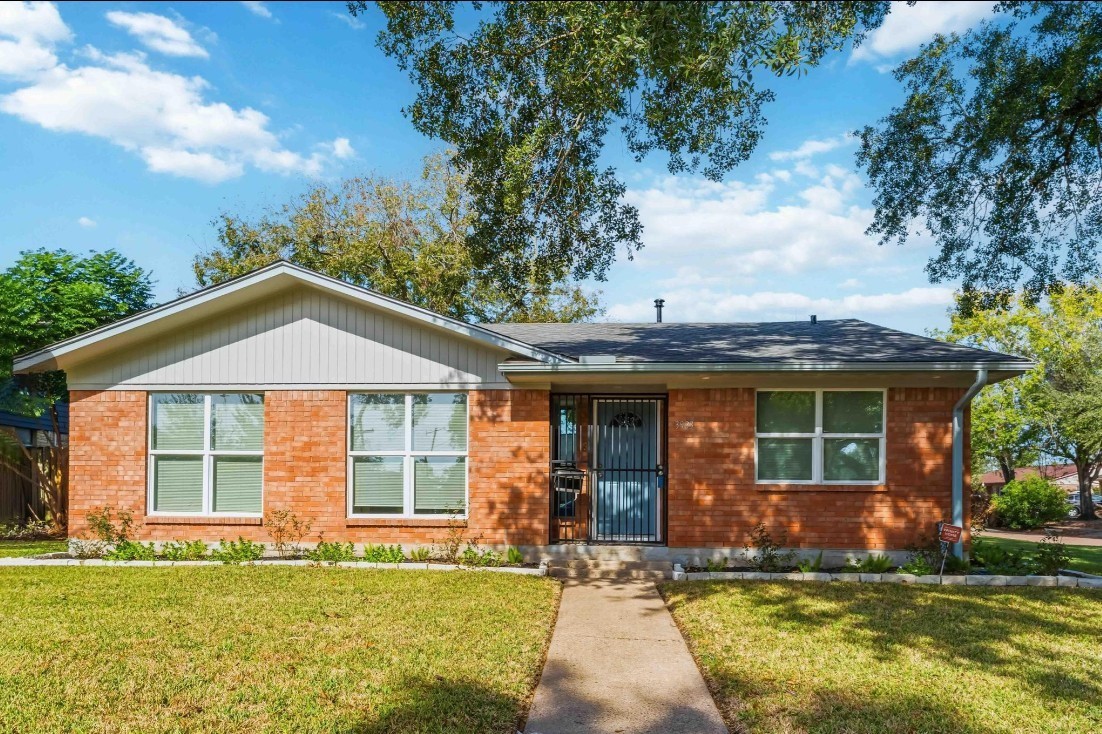 3923 Hickok Lane Property Photo 1