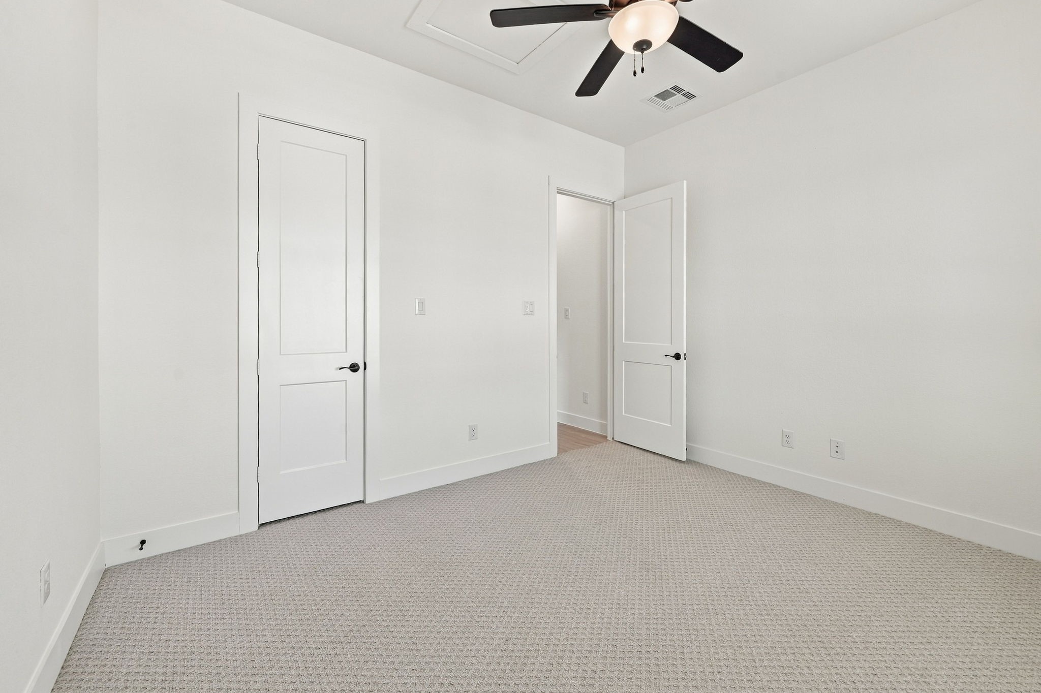 9614 Chateau Hill Drive Property Photo 4