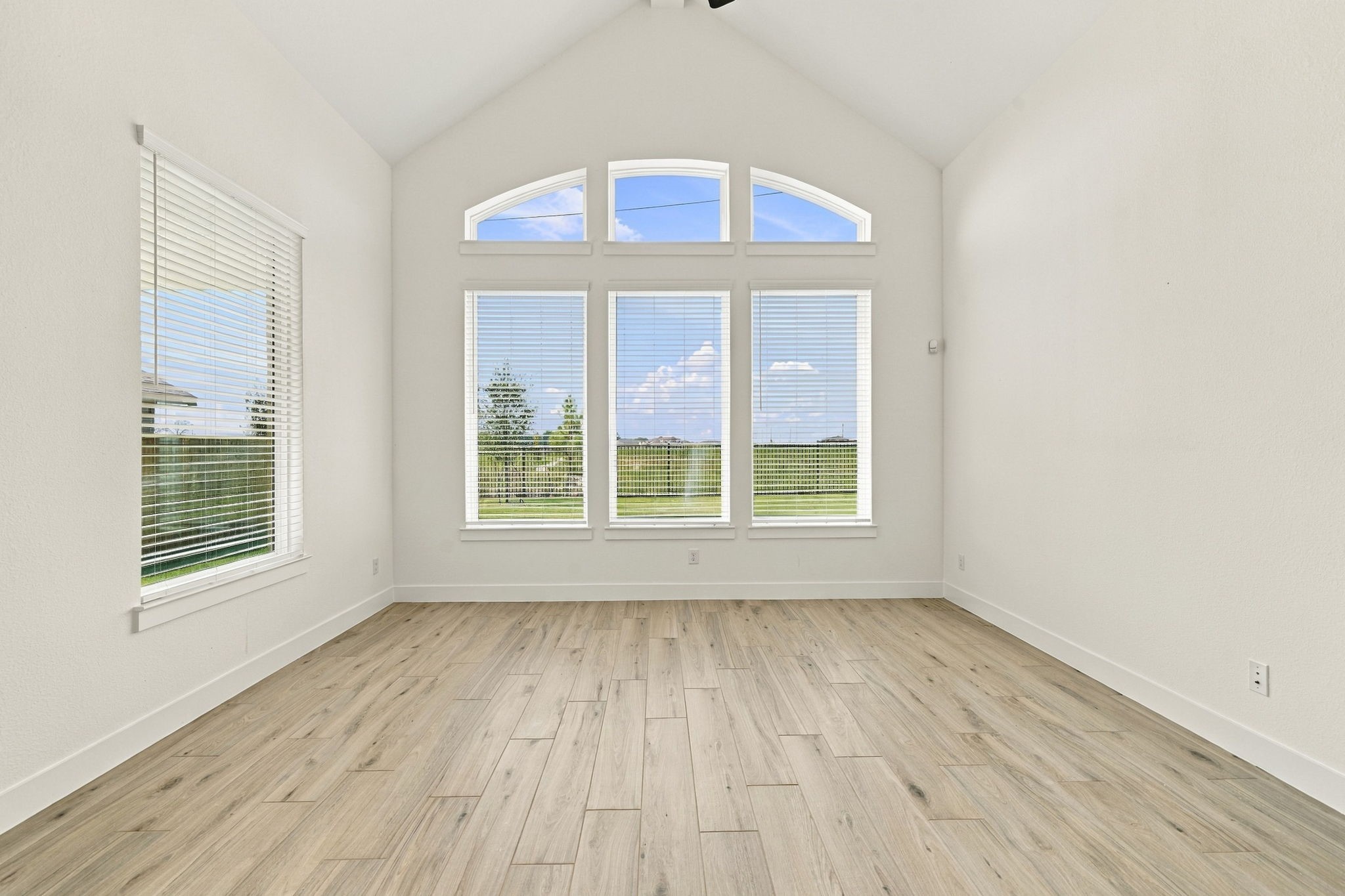 9614 Chateau Hill Drive Property Photo 14