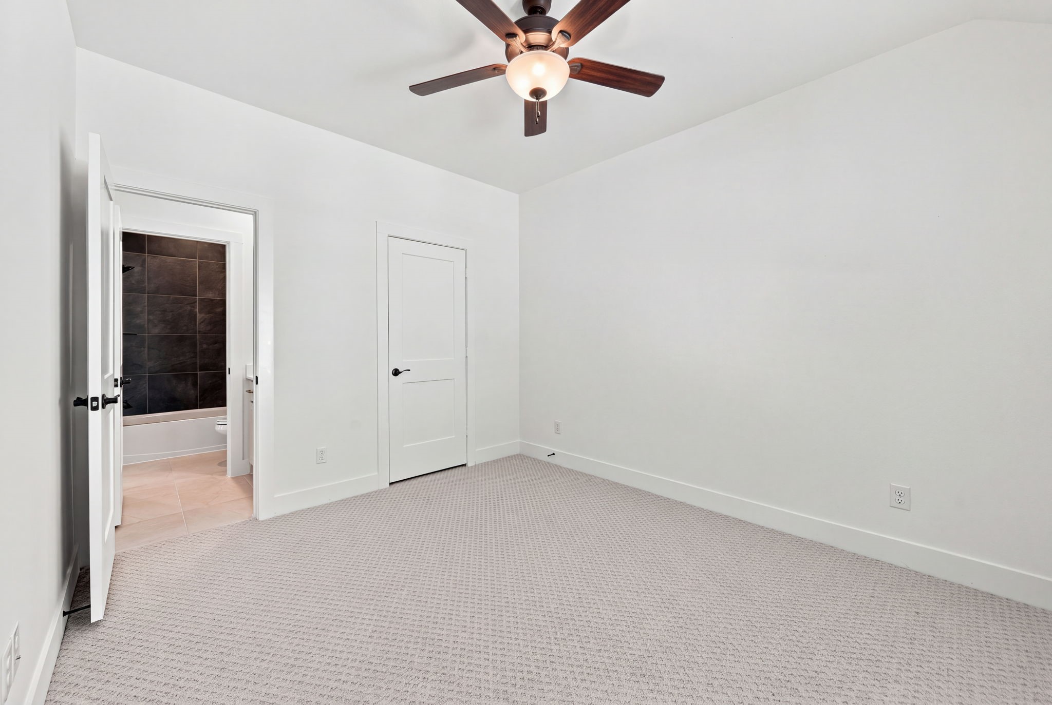 9614 Chateau Hill Drive Property Photo 22