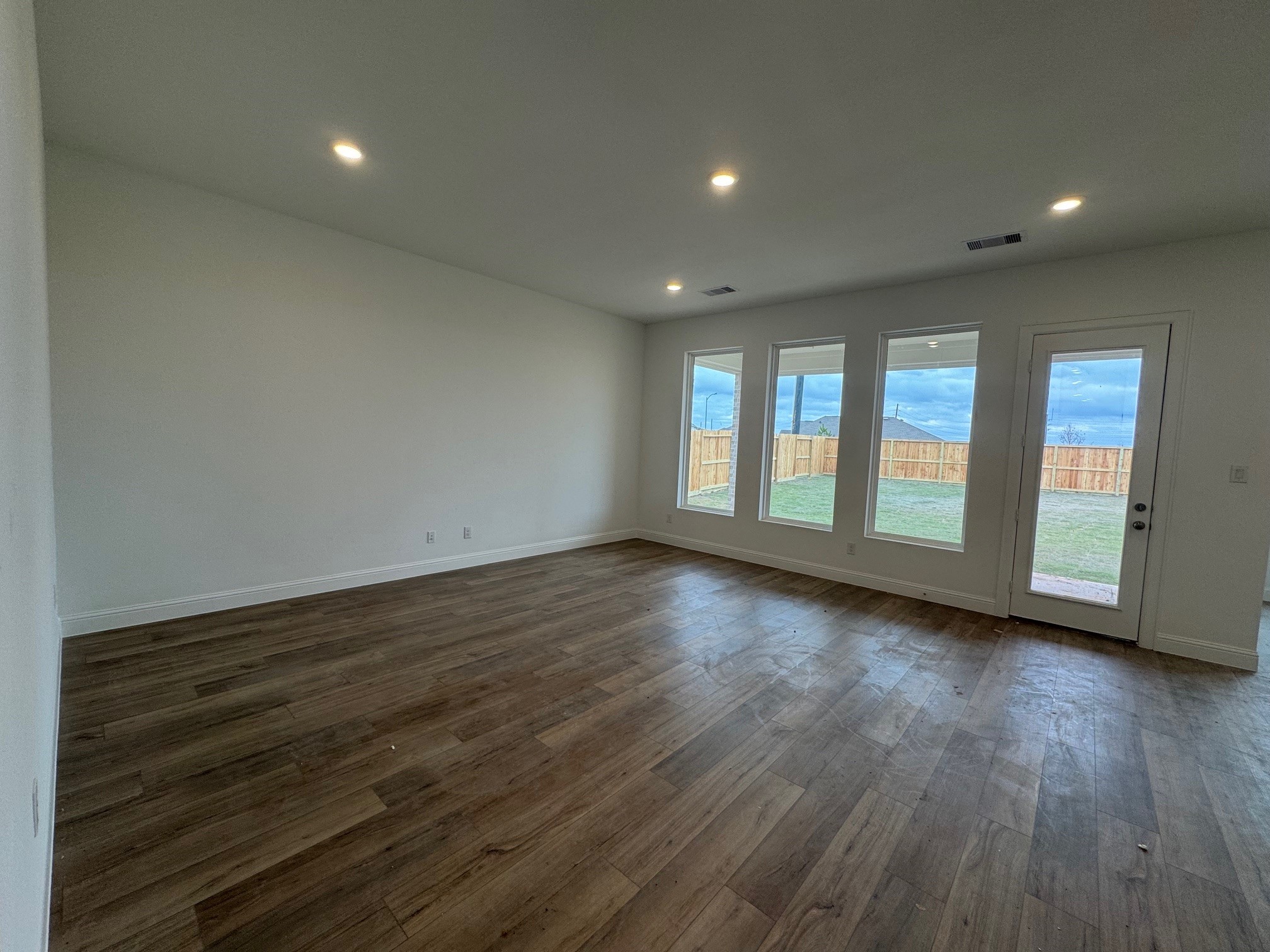 2507 Daisy Meadow Place Property Photo 8