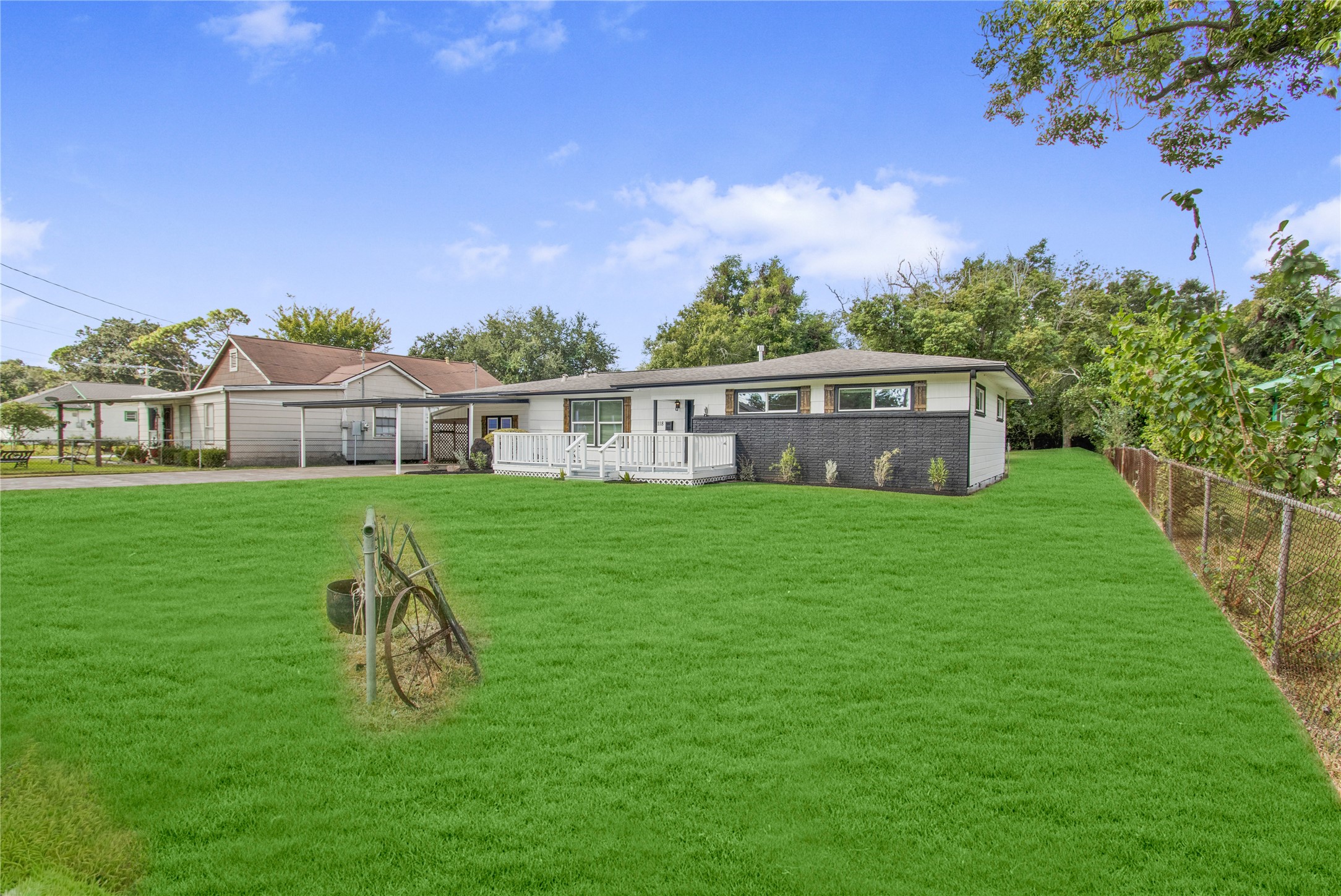 1118 Lake Road Property Photo 4