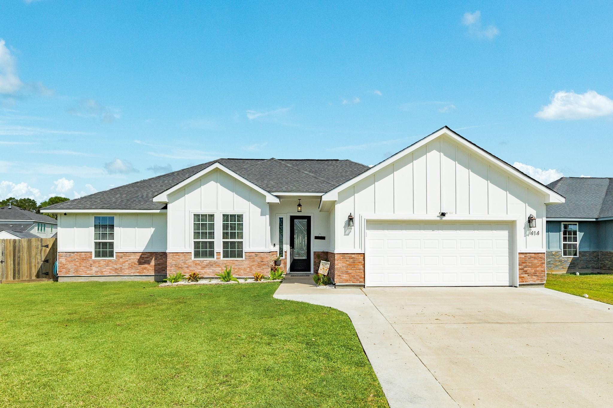 414 Burning Tree Lane, West Columbia Tx 77486 Property Photo 1