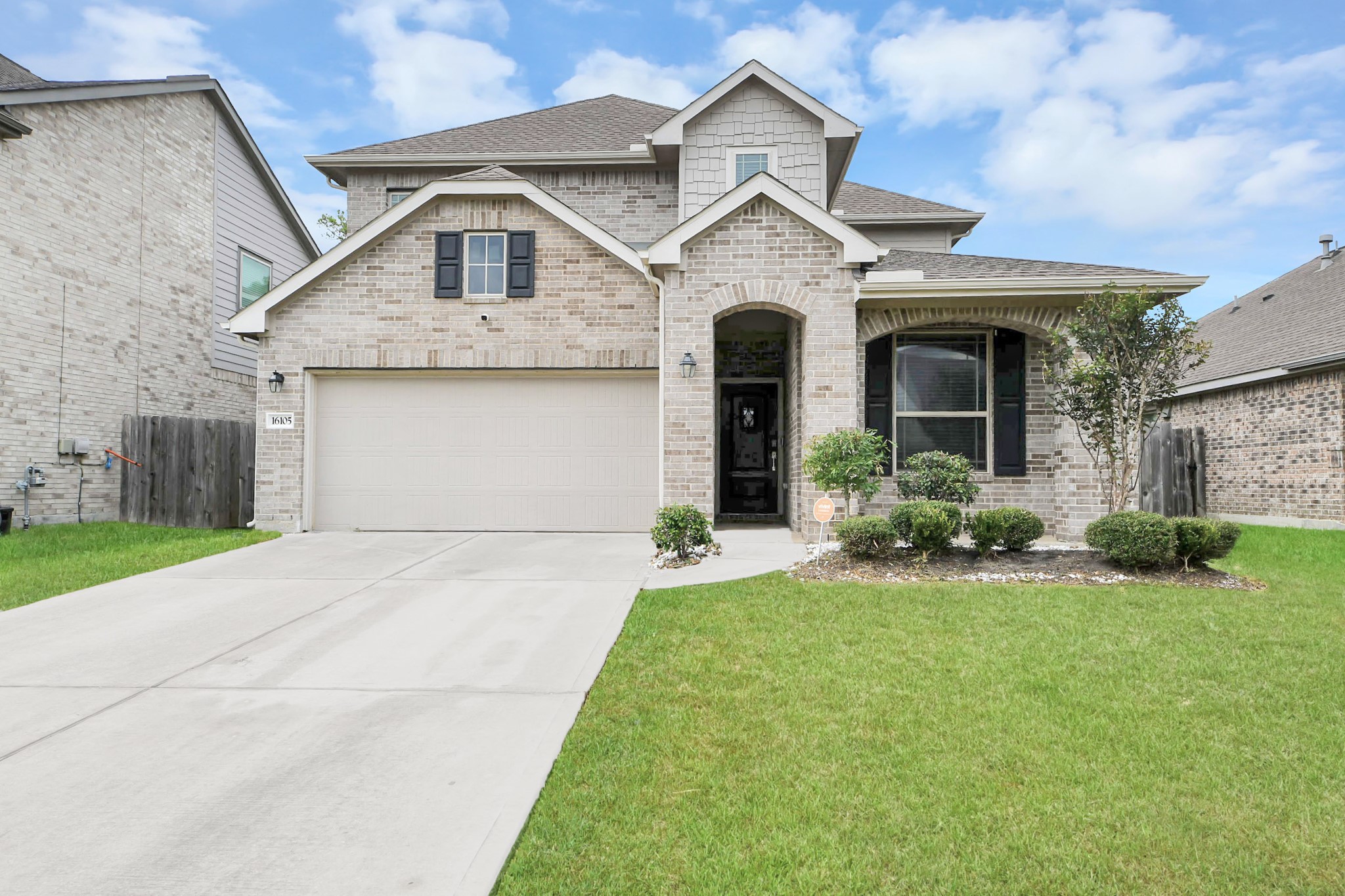 16105 Dockside Street Property Photo 2