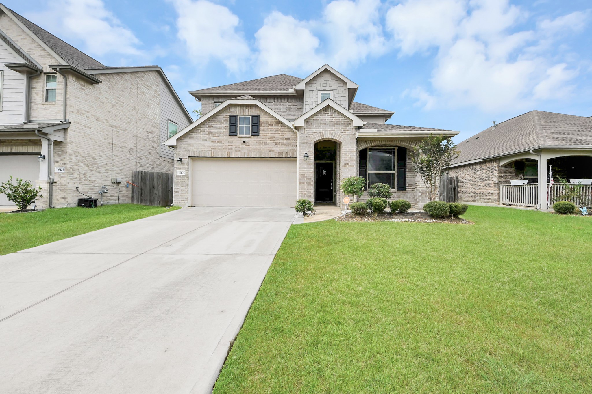 16105 Dockside Street Property Photo 3