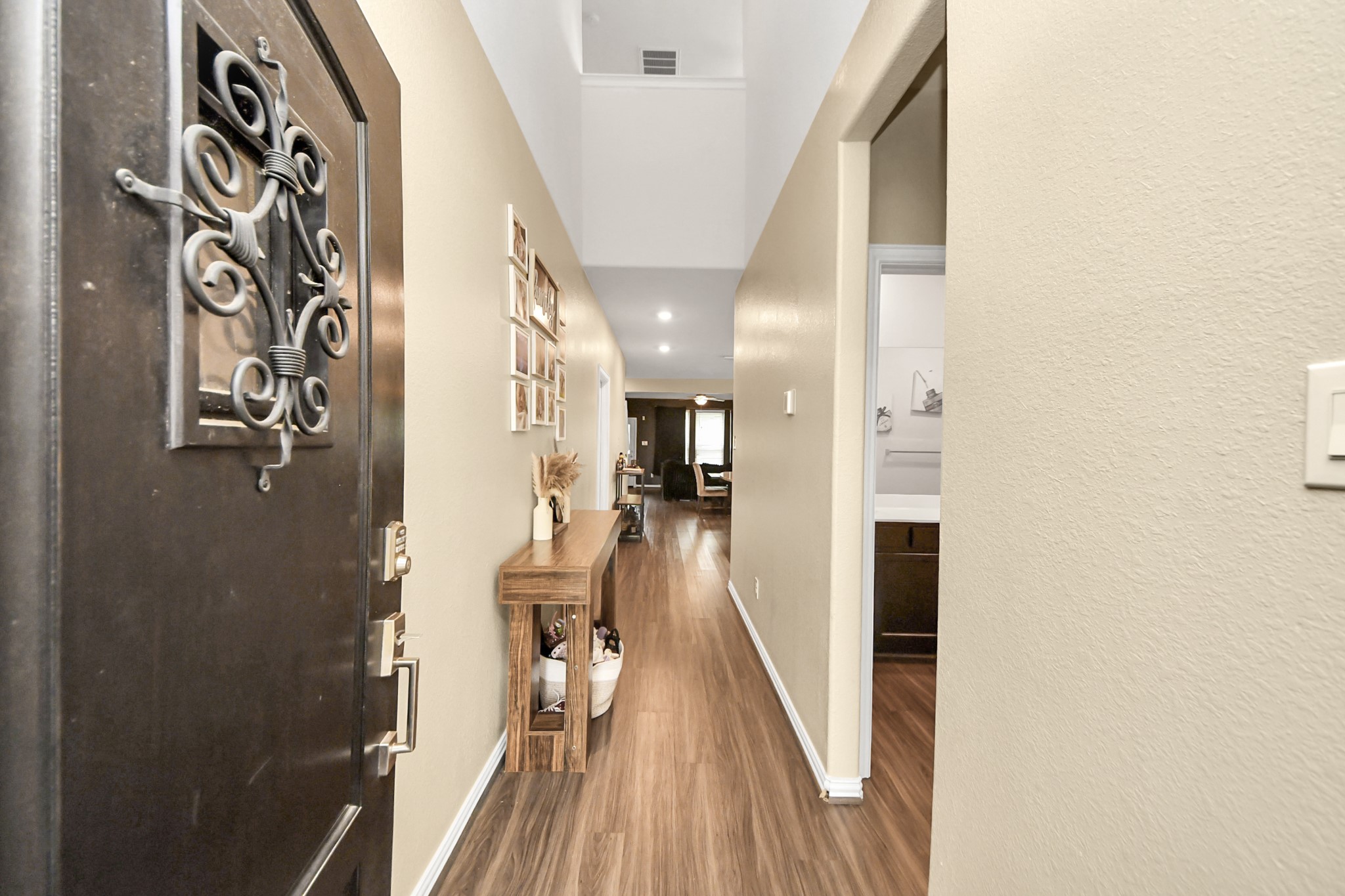 16105 Dockside Street Property Photo 4