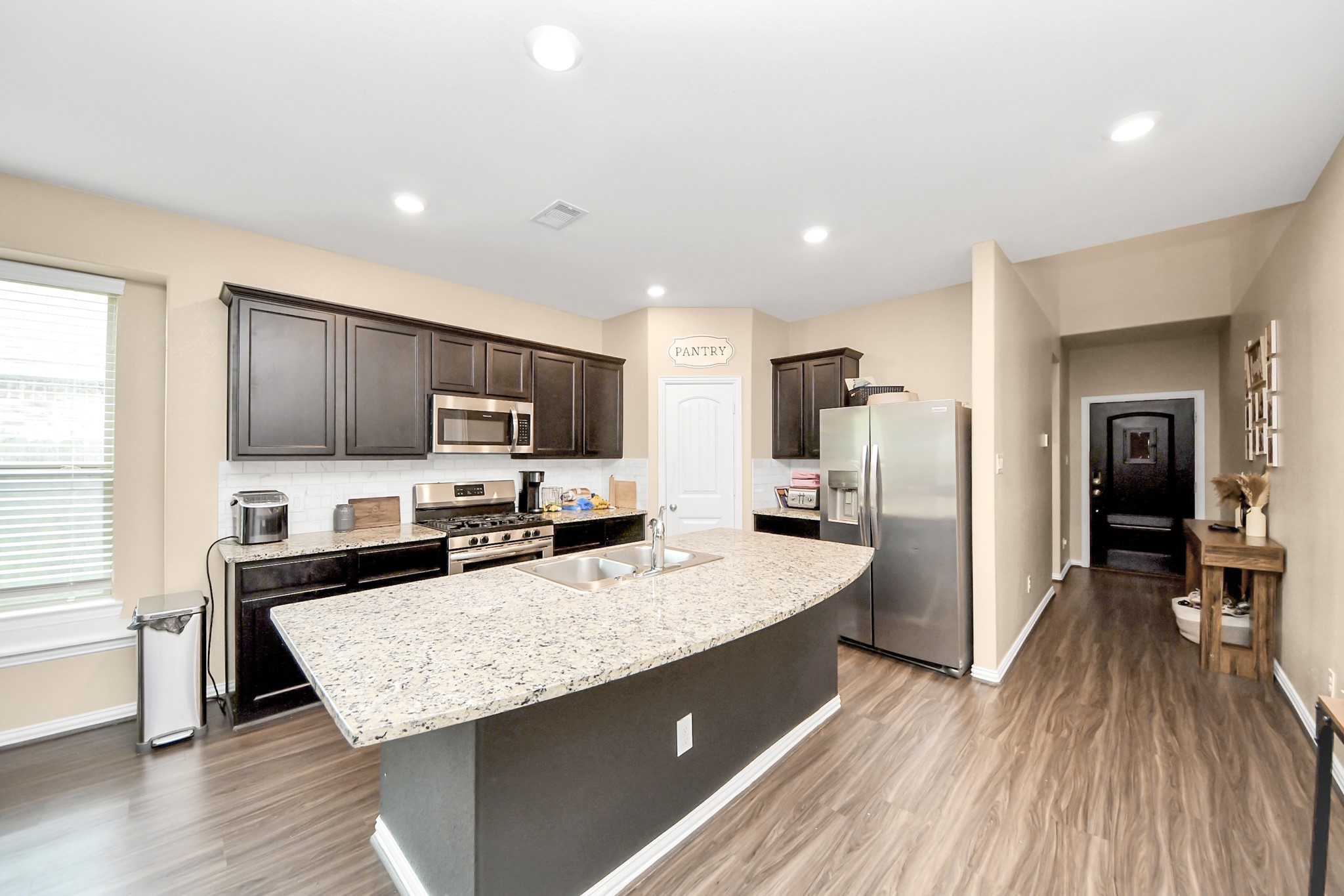 16105 Dockside Street Property Photo 5