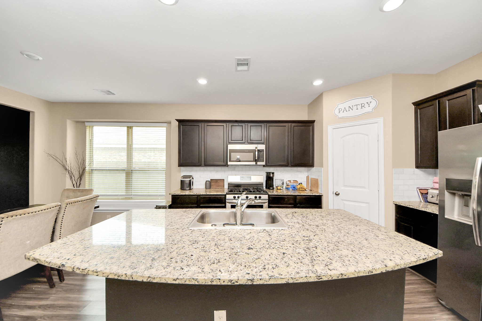 16105 Dockside Street Property Photo 6