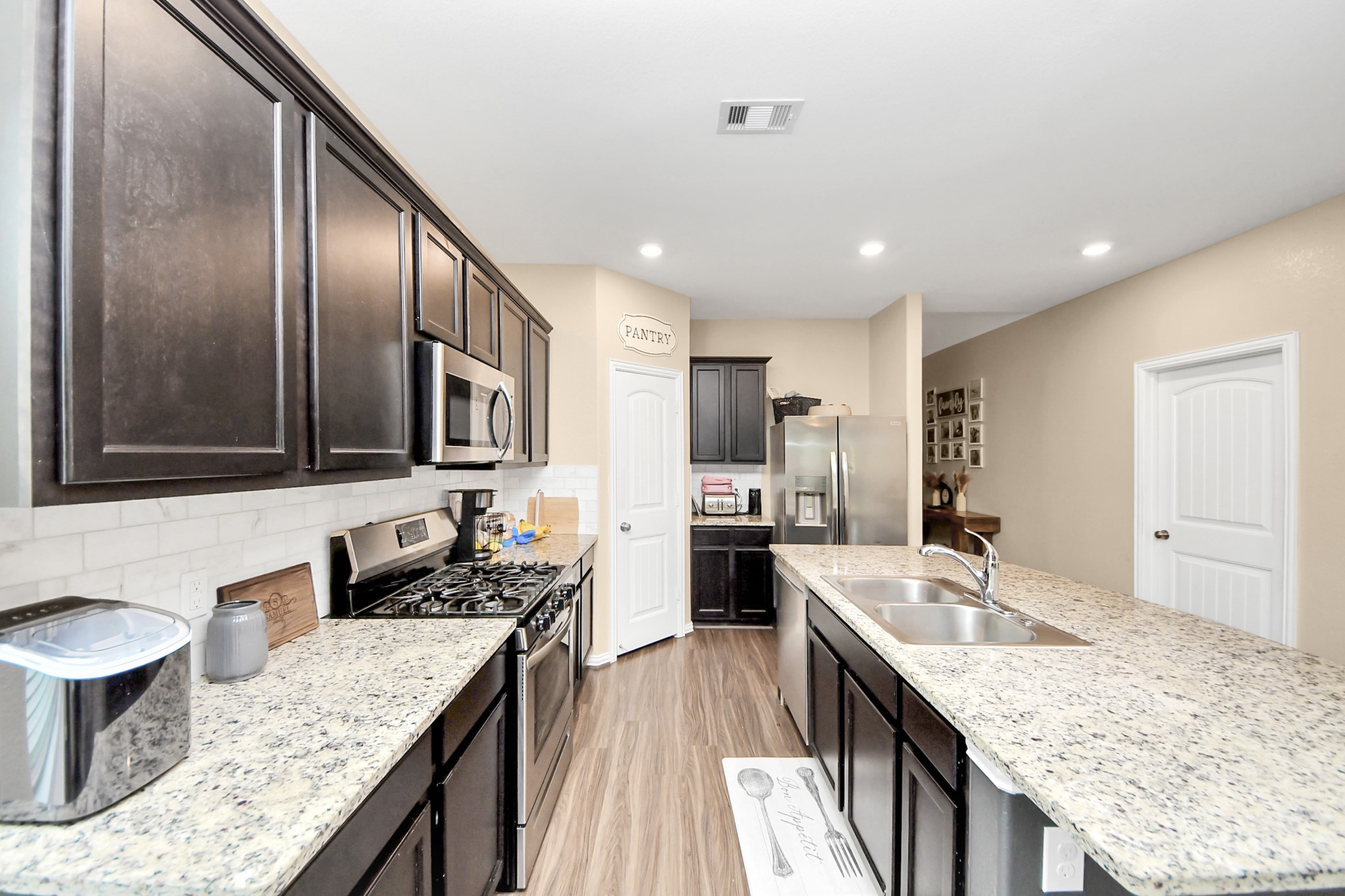 16105 Dockside Street Property Photo 7