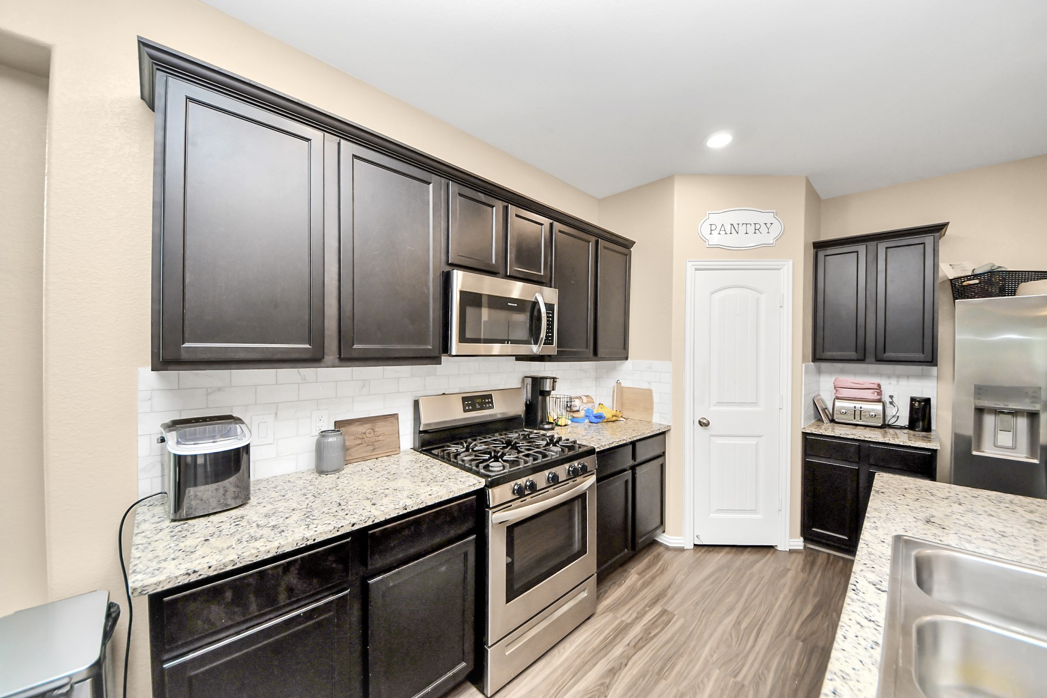 16105 Dockside Street Property Photo 9