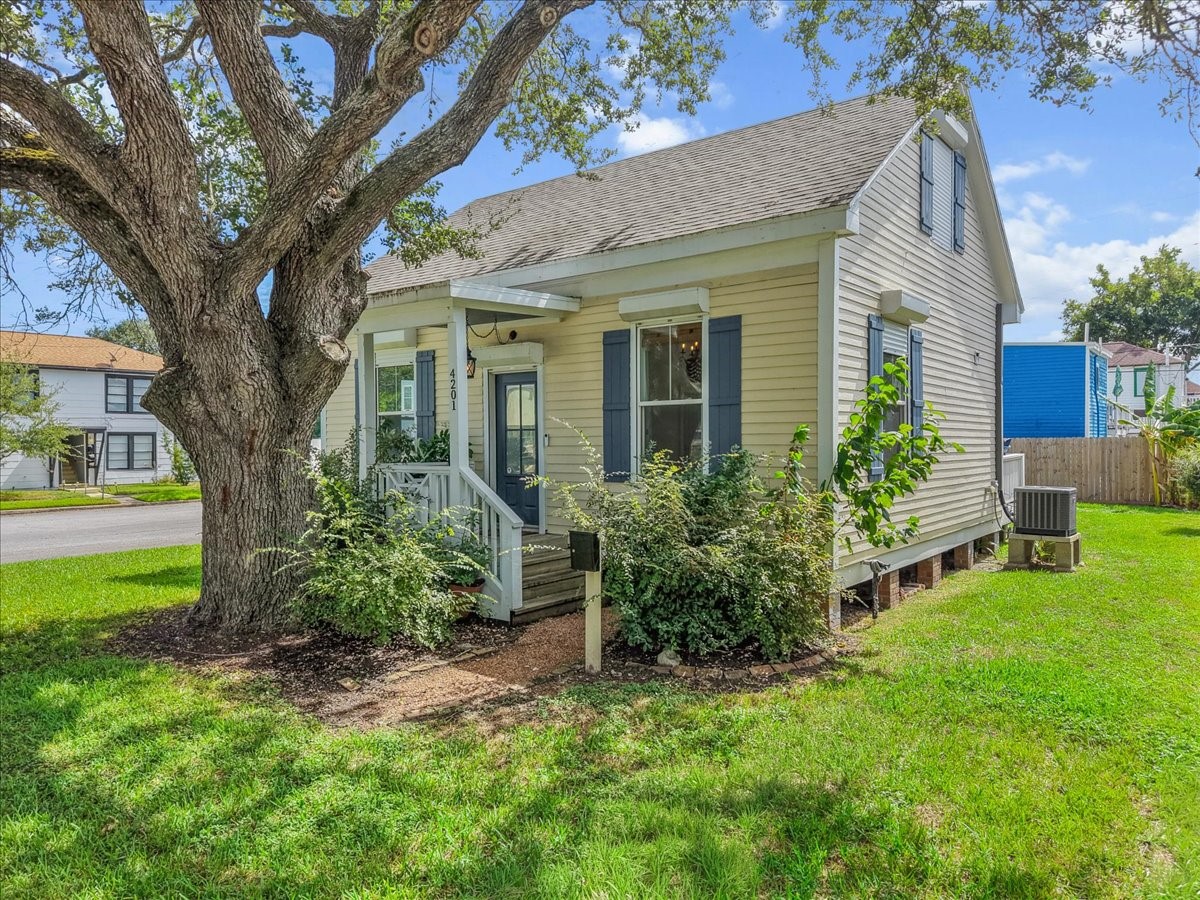 4201 Avenue R Property Photo 1