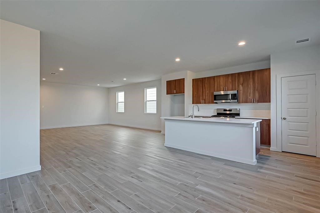 3510 Contempo Drive Property Photo 8