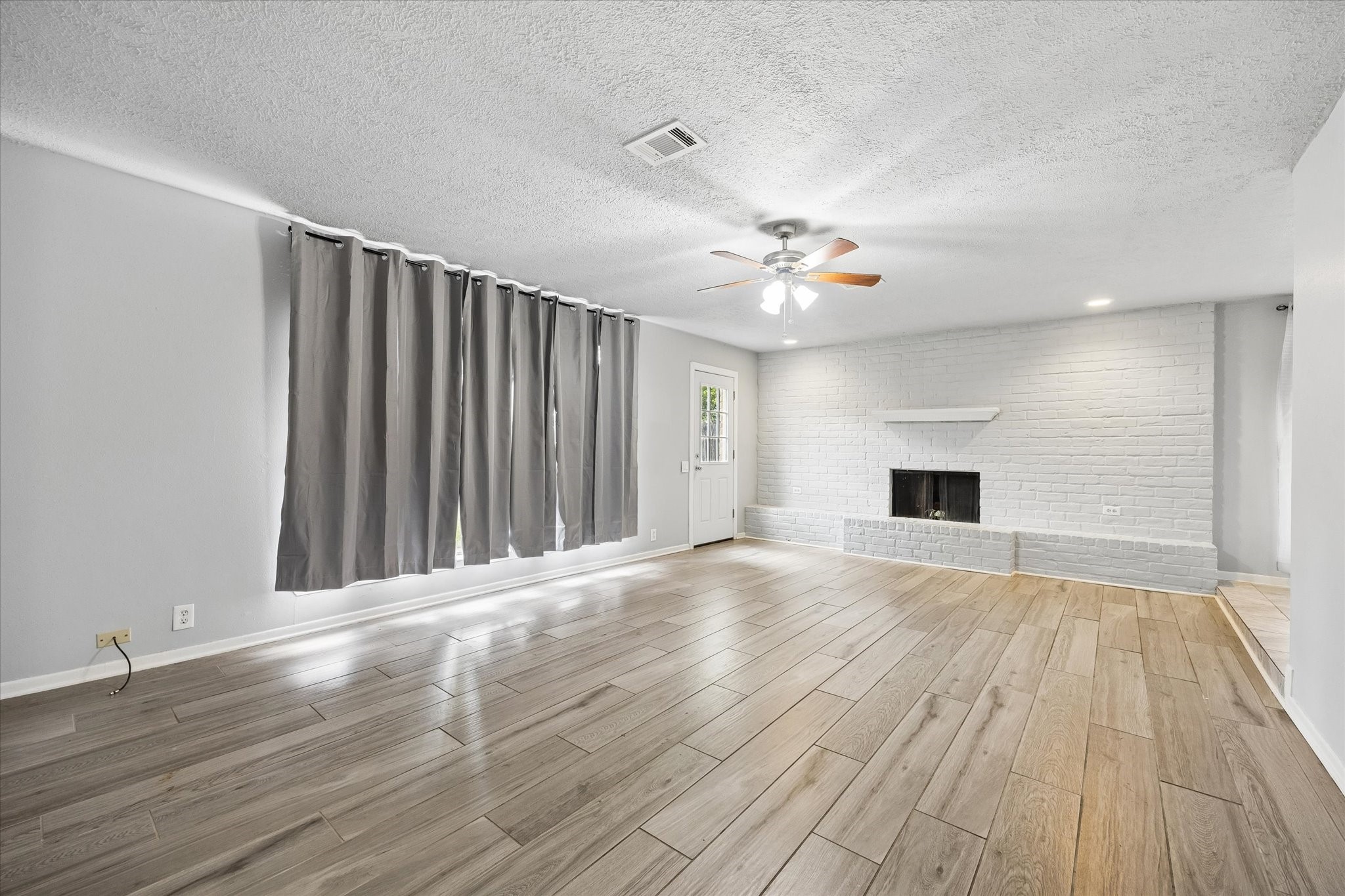 2110 Gray Falls Drive Property Photo 6