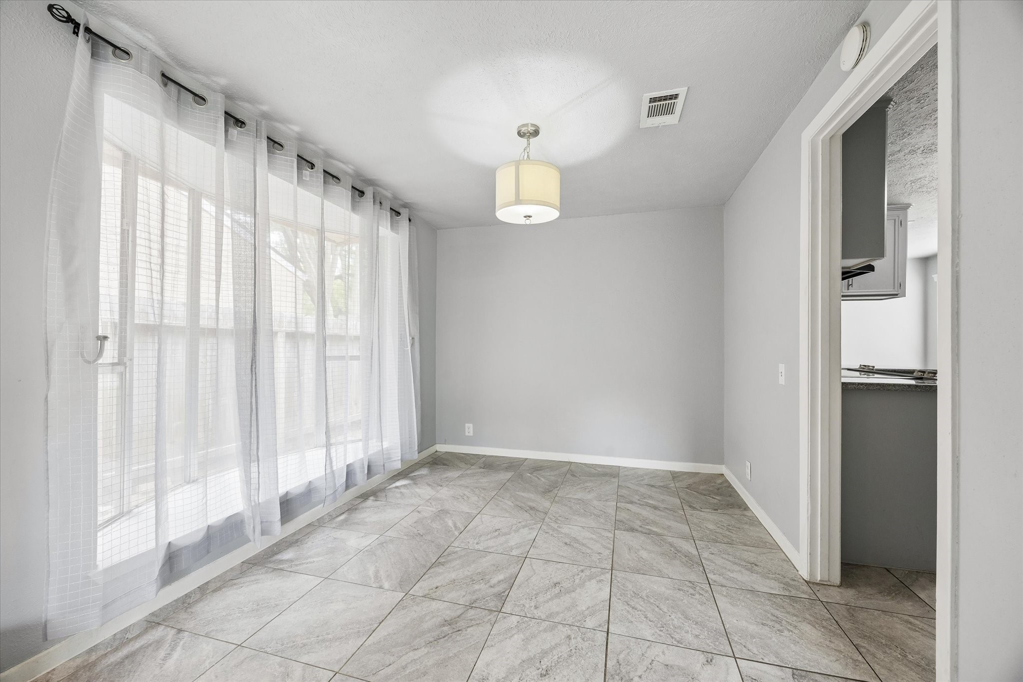 2110 Gray Falls Drive Property Photo 10