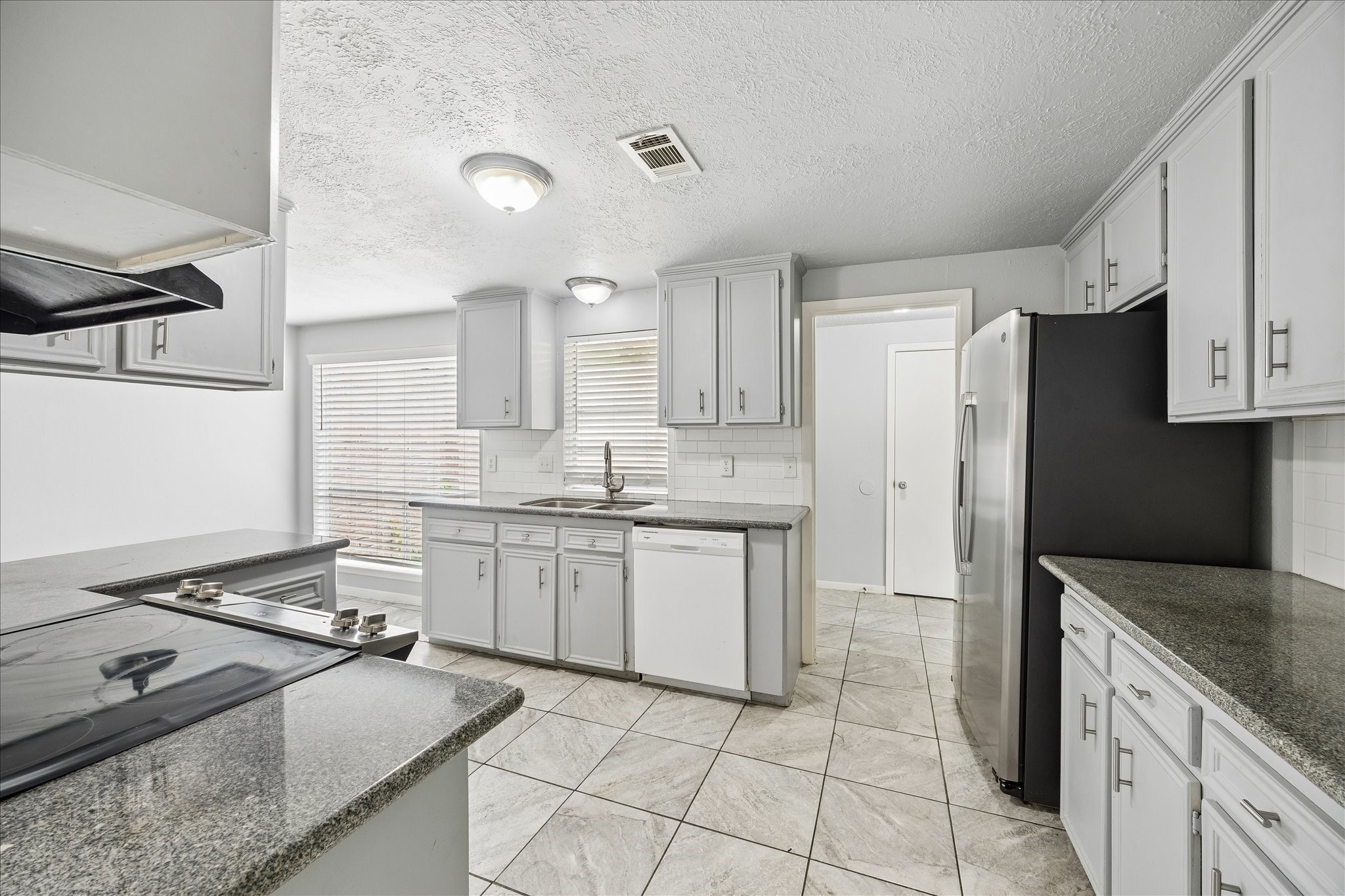 2110 Gray Falls Drive Property Photo 11