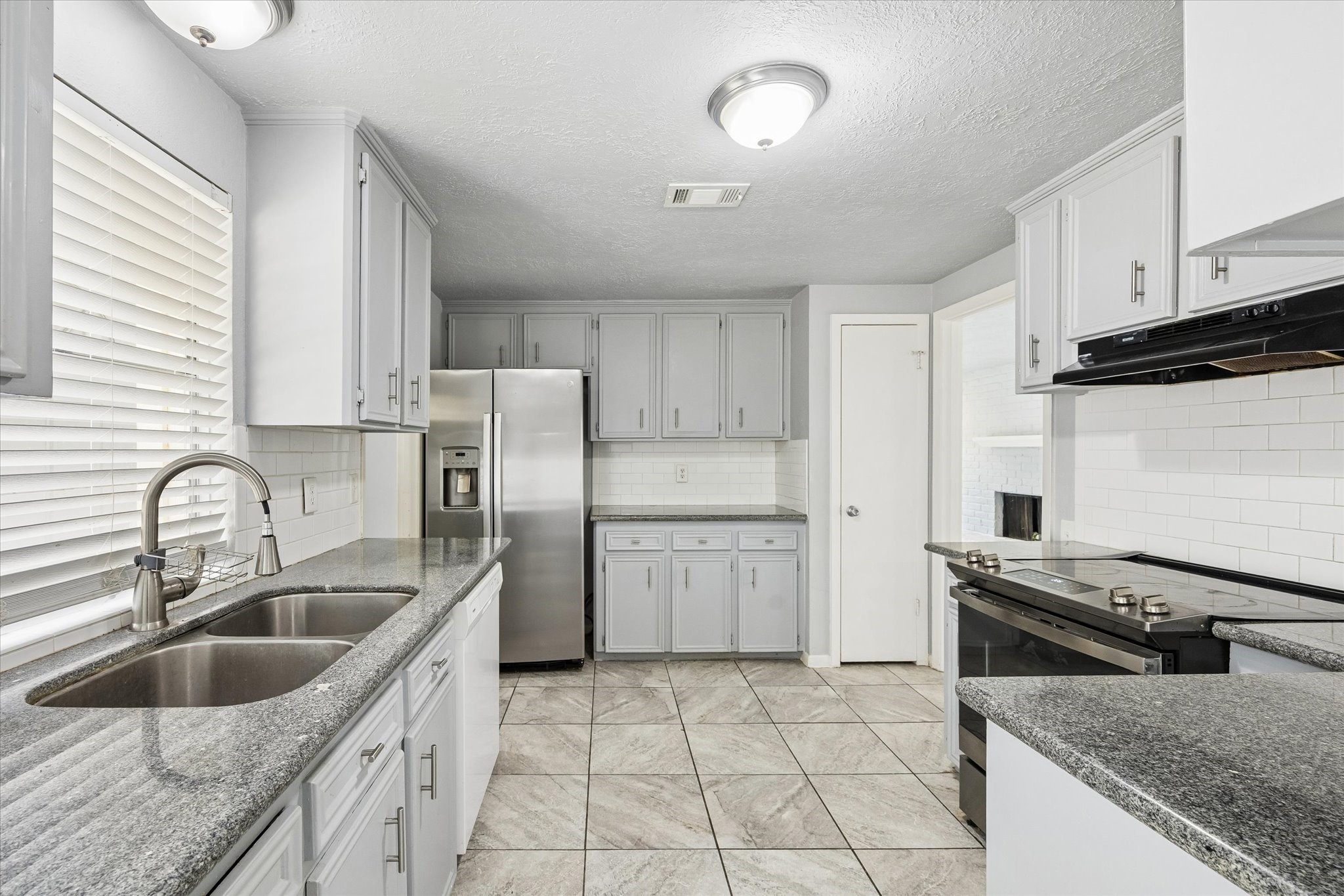 2110 Gray Falls Drive Property Photo 13