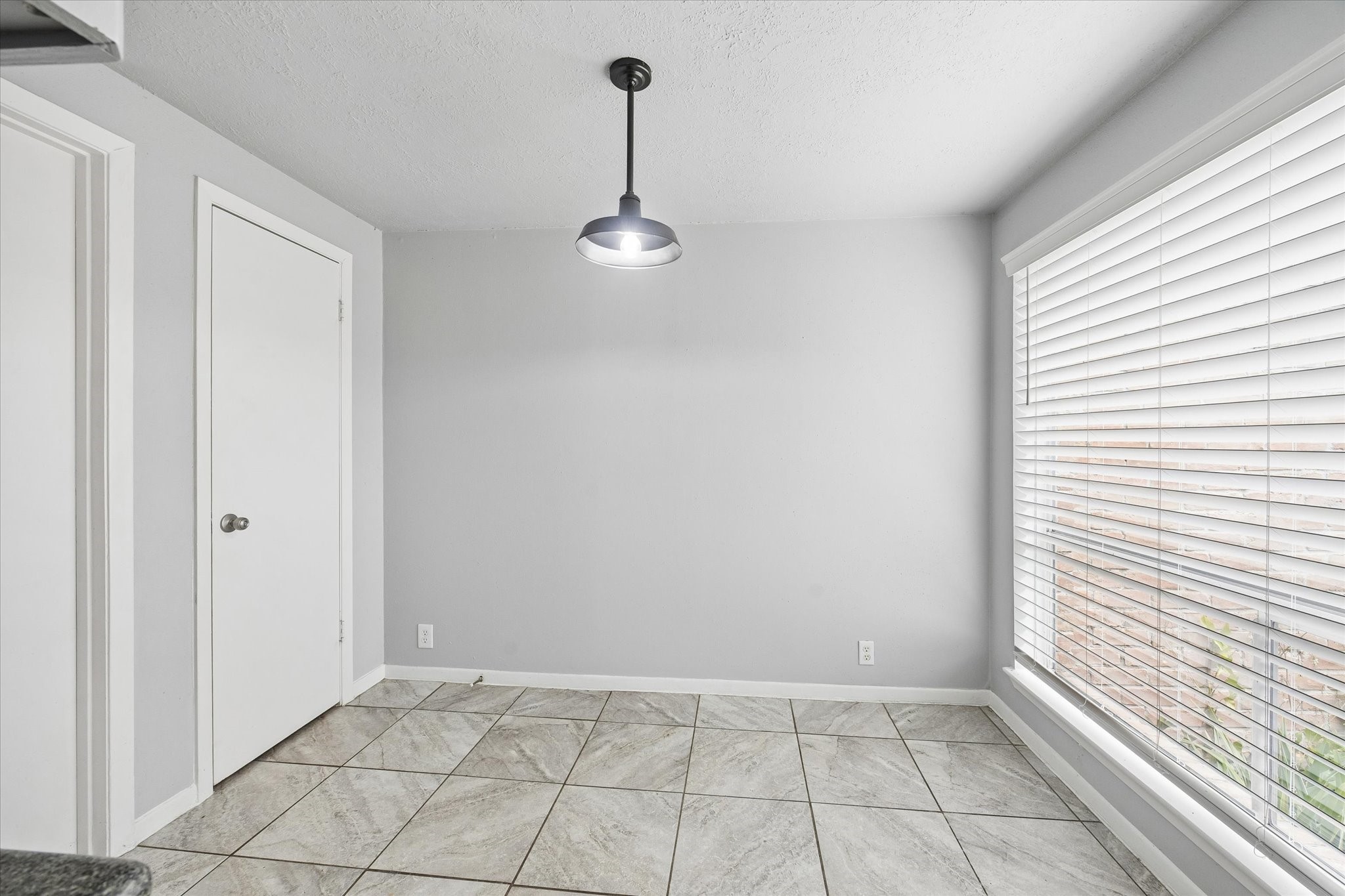 2110 Gray Falls Drive Property Photo 14