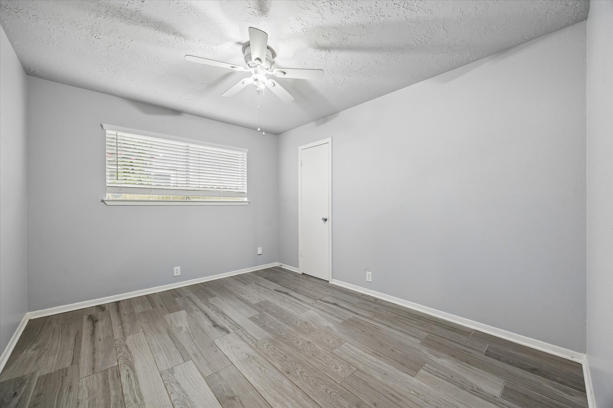 2110 Gray Falls Drive Property Photo 17