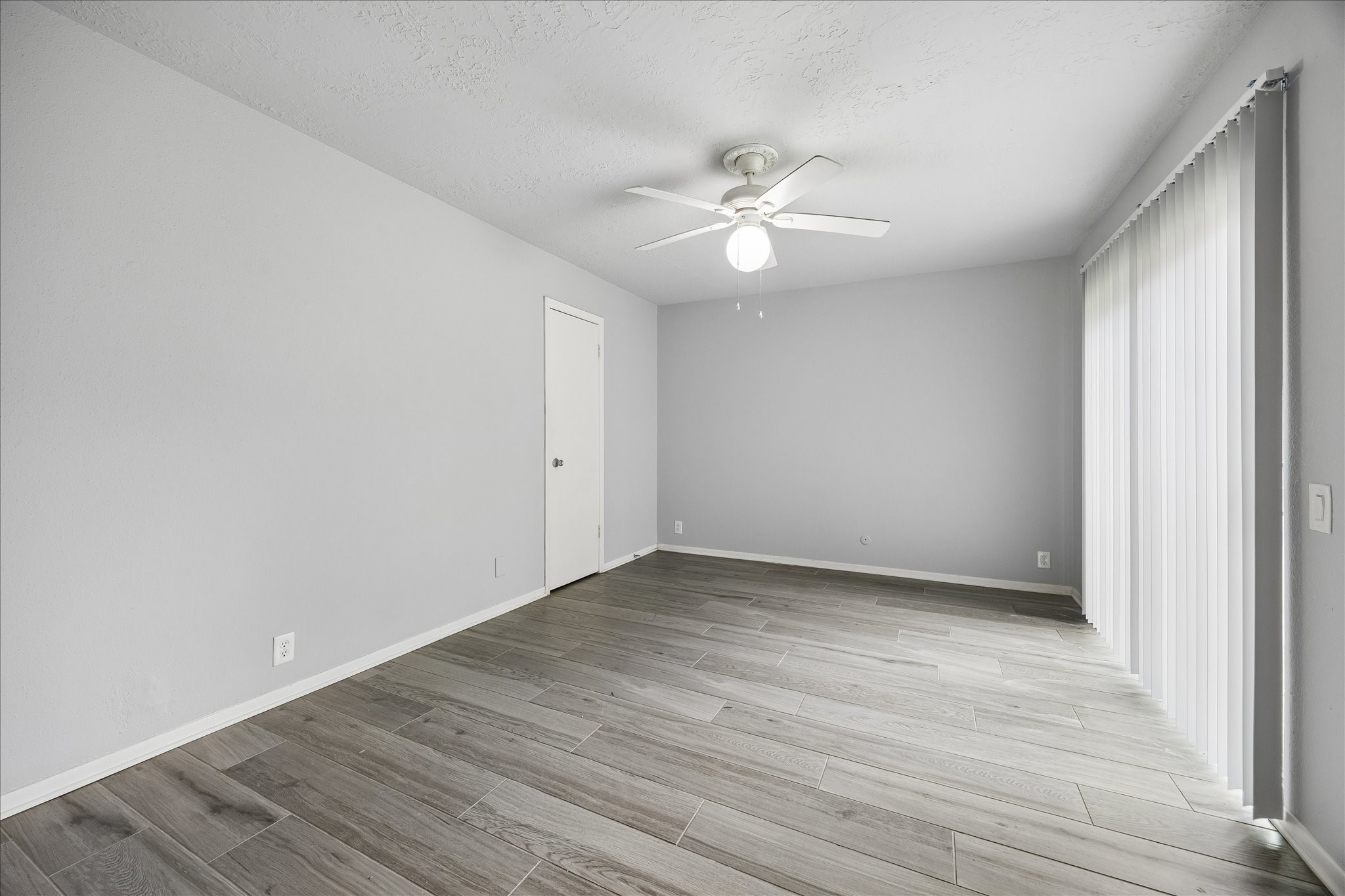 2110 Gray Falls Drive Property Photo 20