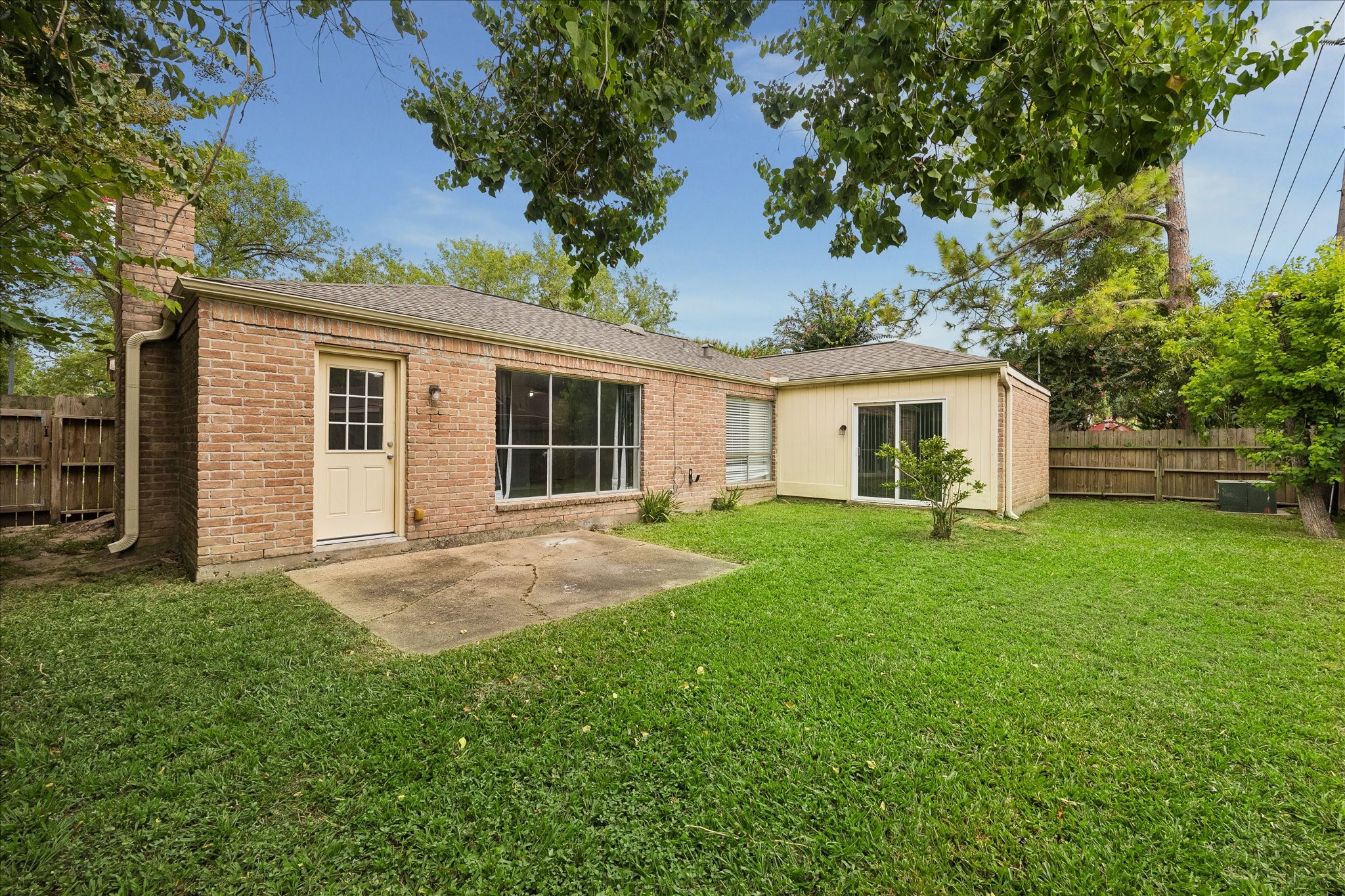 2110 Gray Falls Drive Property Photo 24