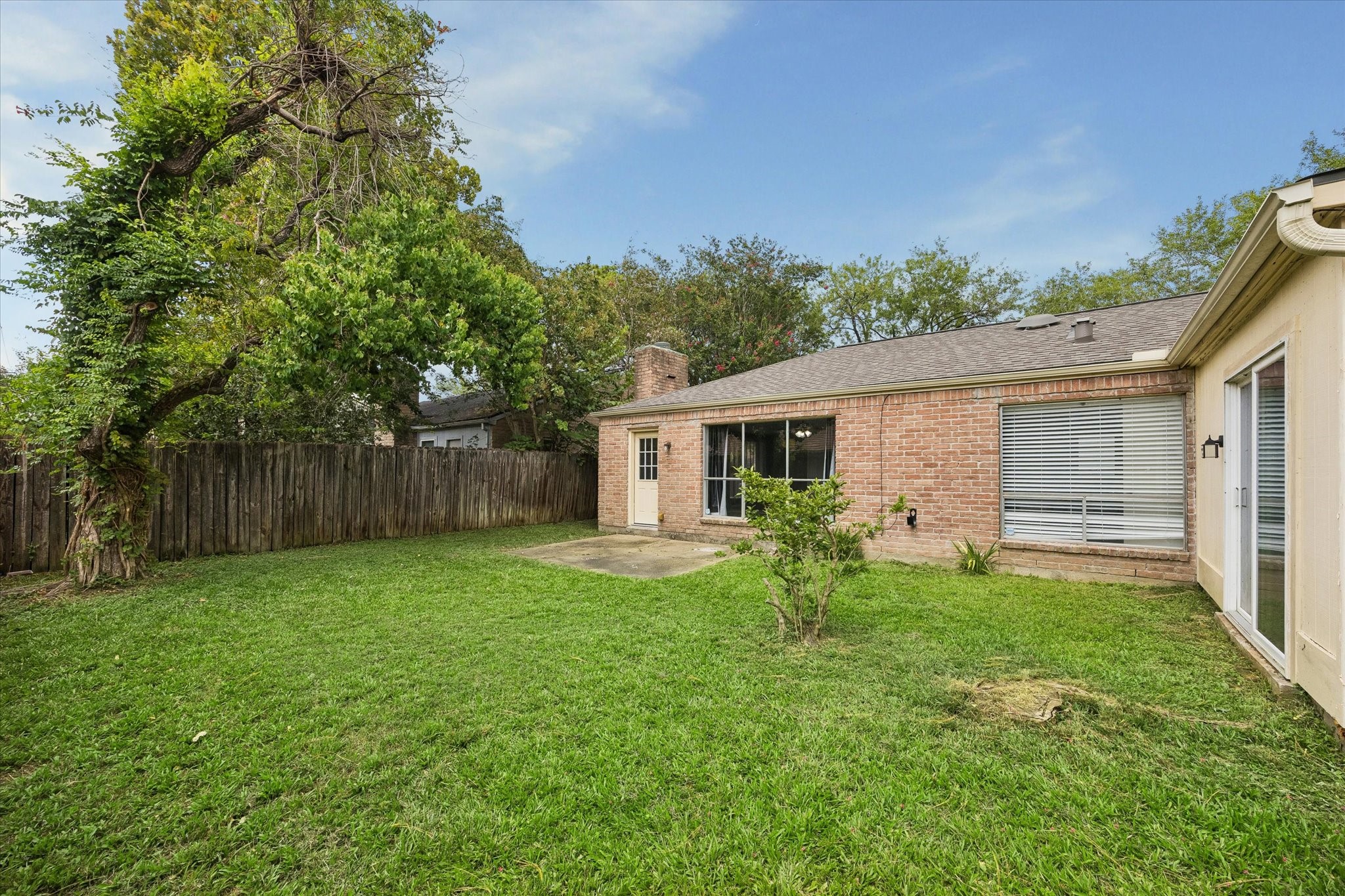 2110 Gray Falls Drive Property Photo 25