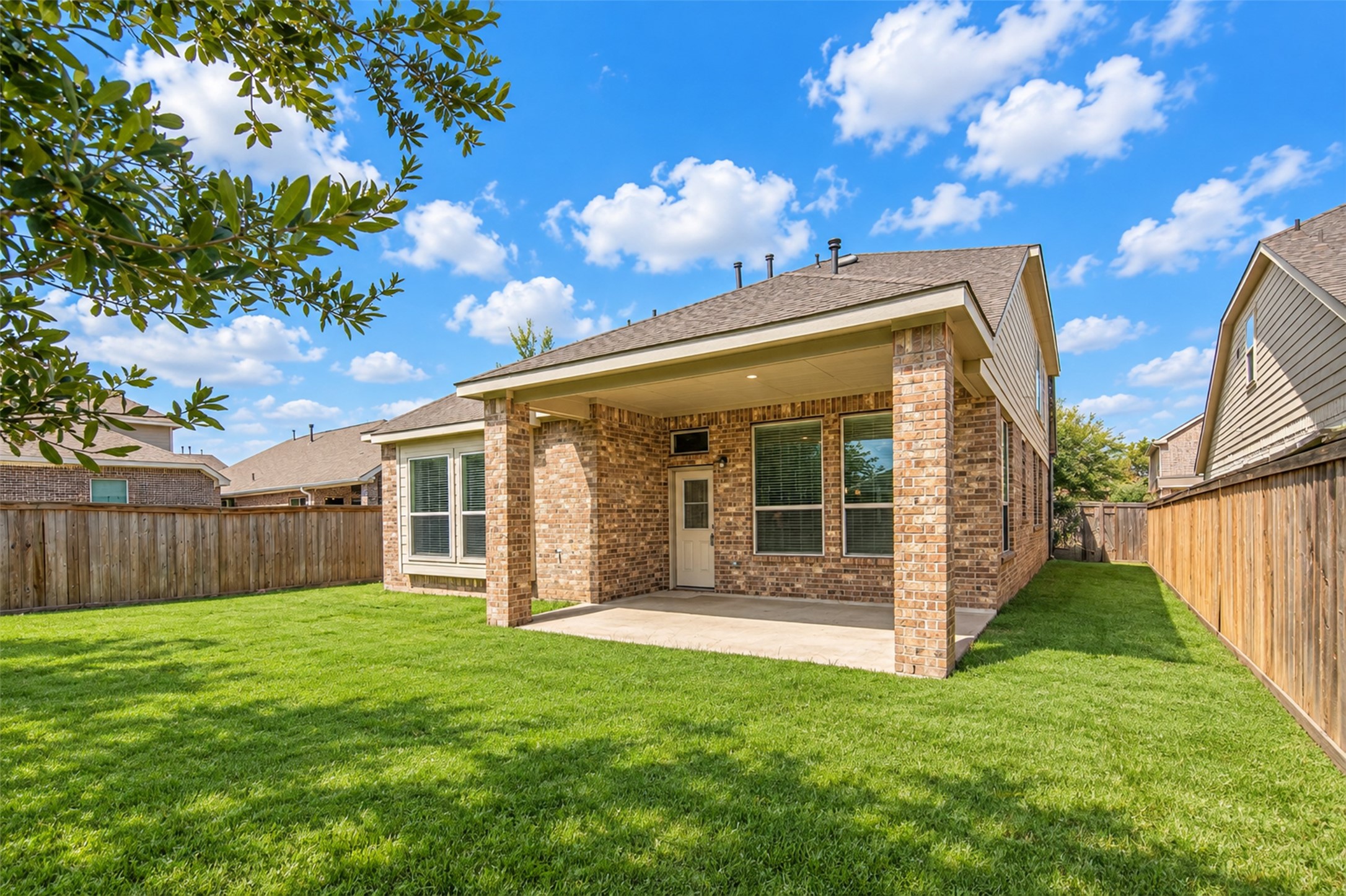 16018 Muster Oak Drive Property Photo 2