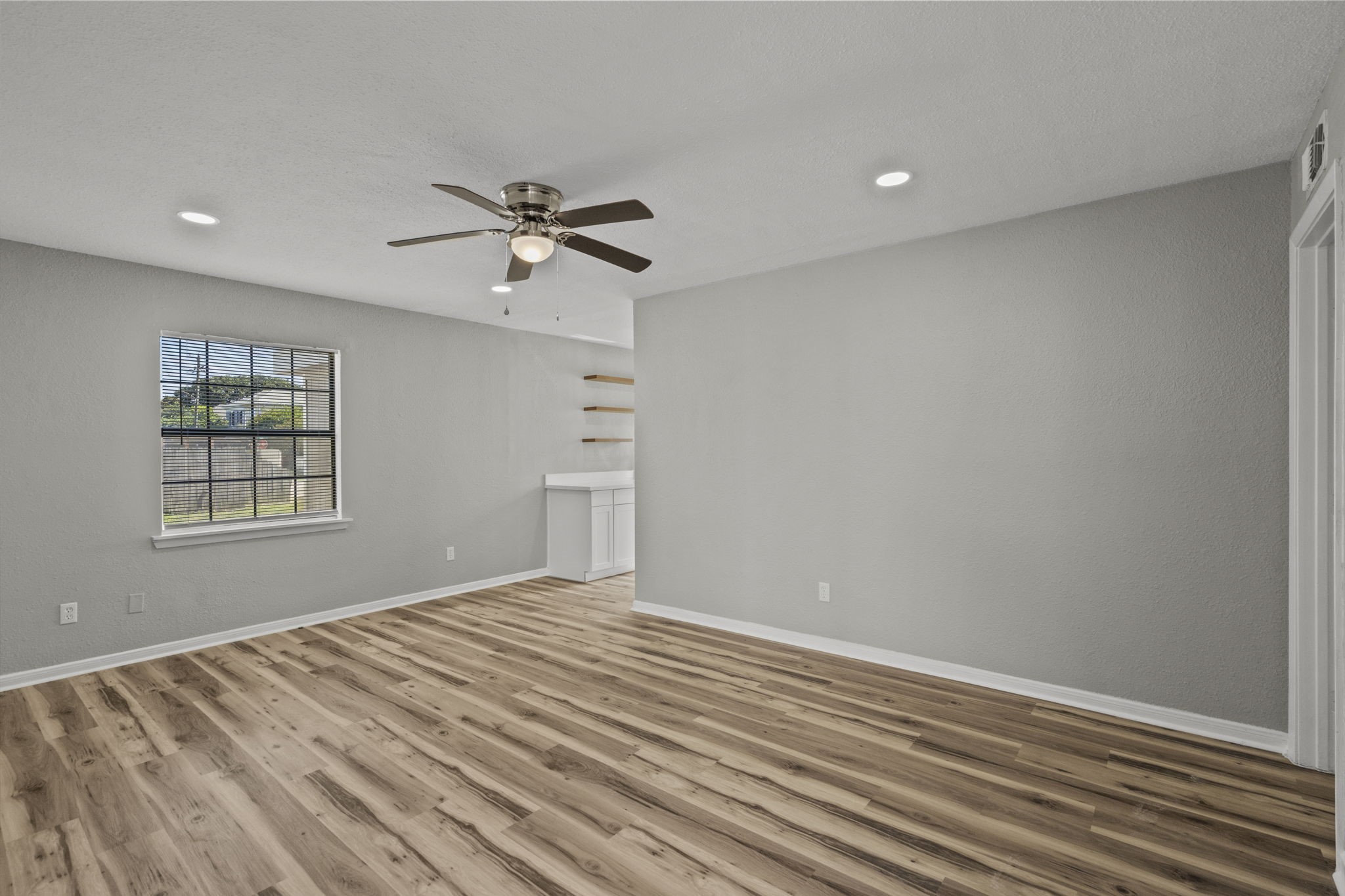 1927 Ave M 1/2 4 Property Photo 3