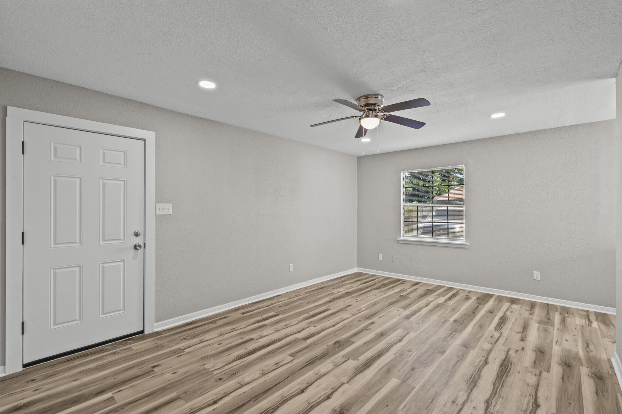 1927 Ave M 1/2 4 Property Photo 4
