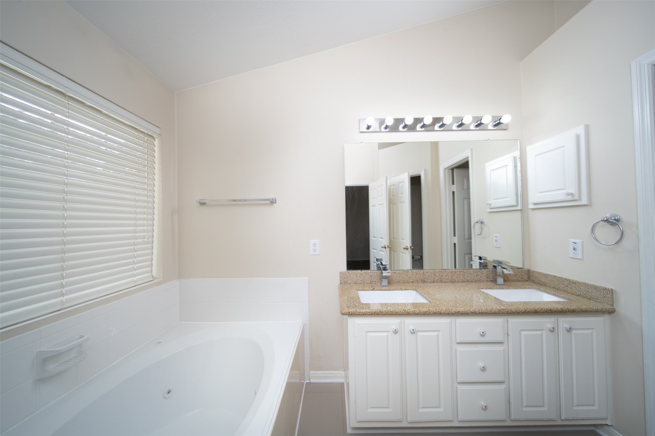 18 Painted Canyon Place Property Photo 13