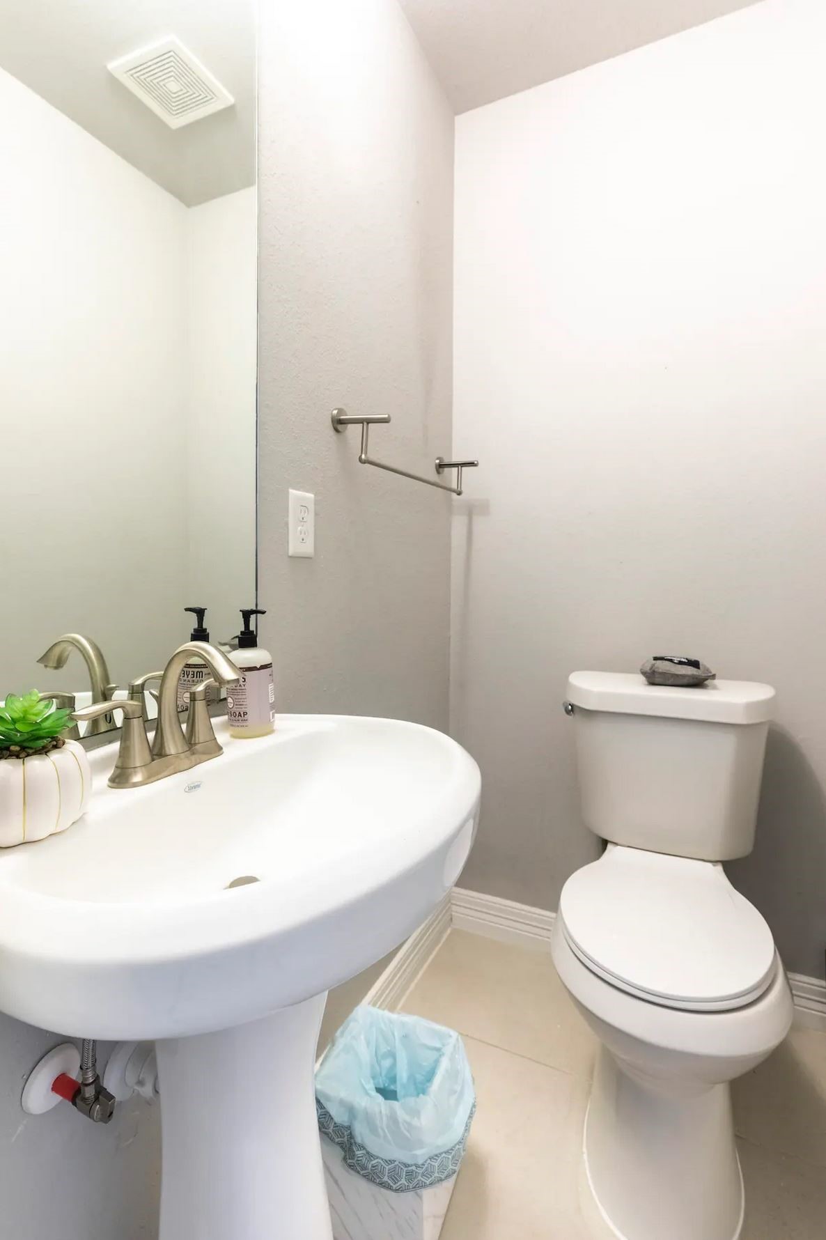 1413 Holly Street A Property Photo 10