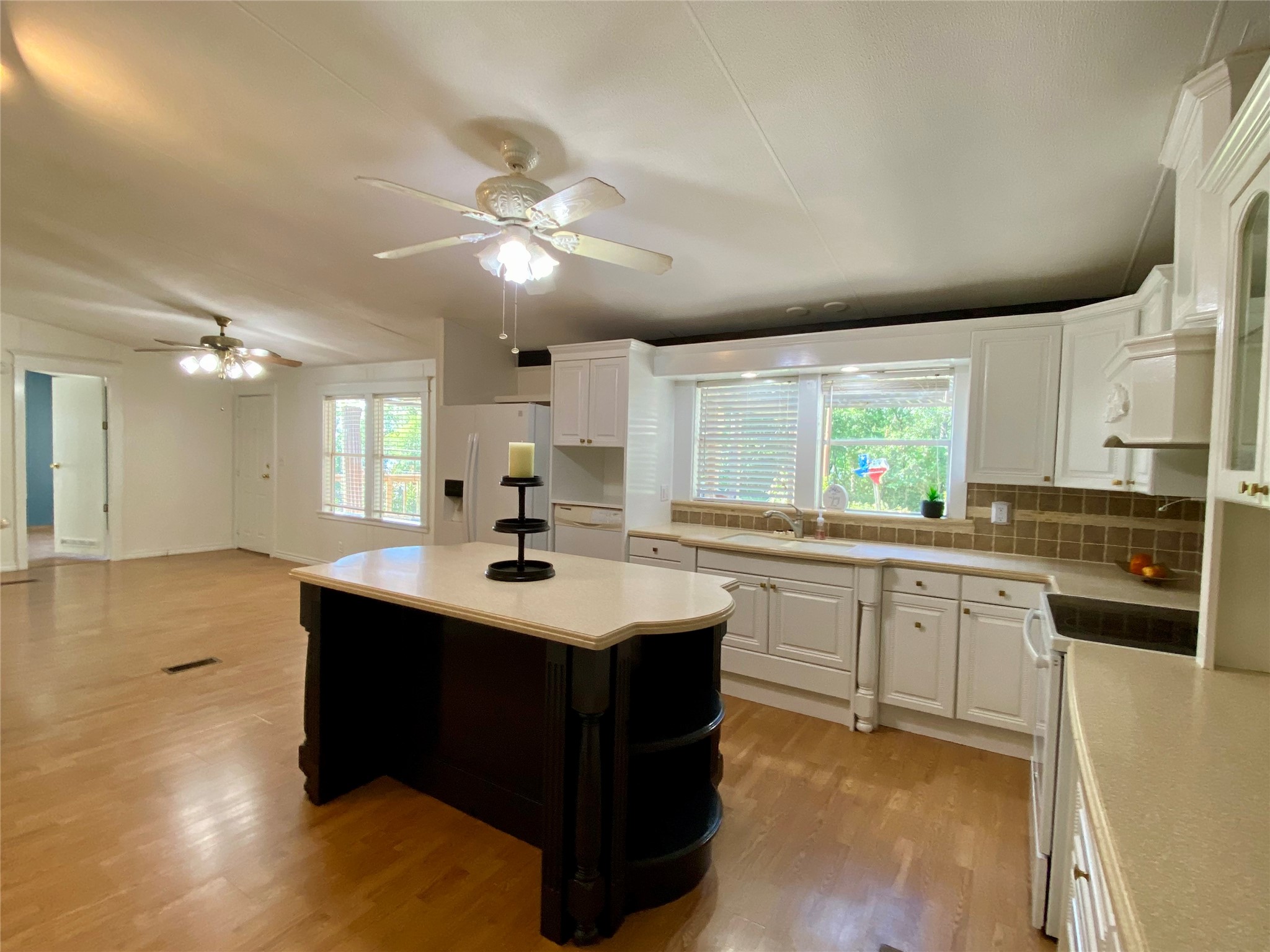 14461 Elmore Drive Property Photo 13