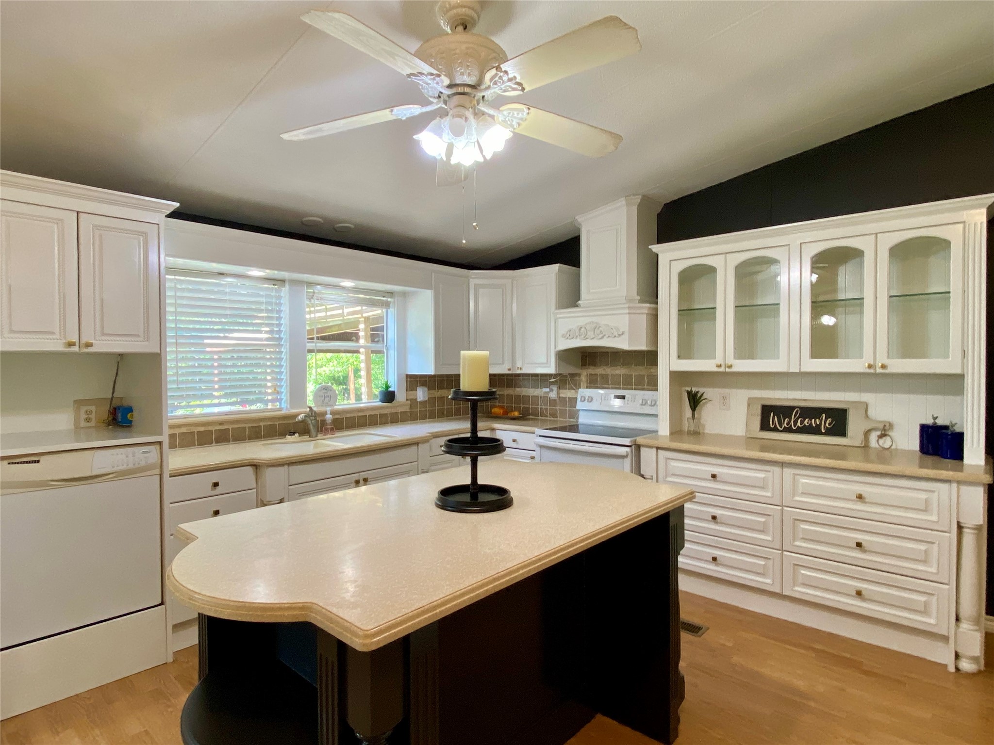 14461 Elmore Drive Property Photo 14