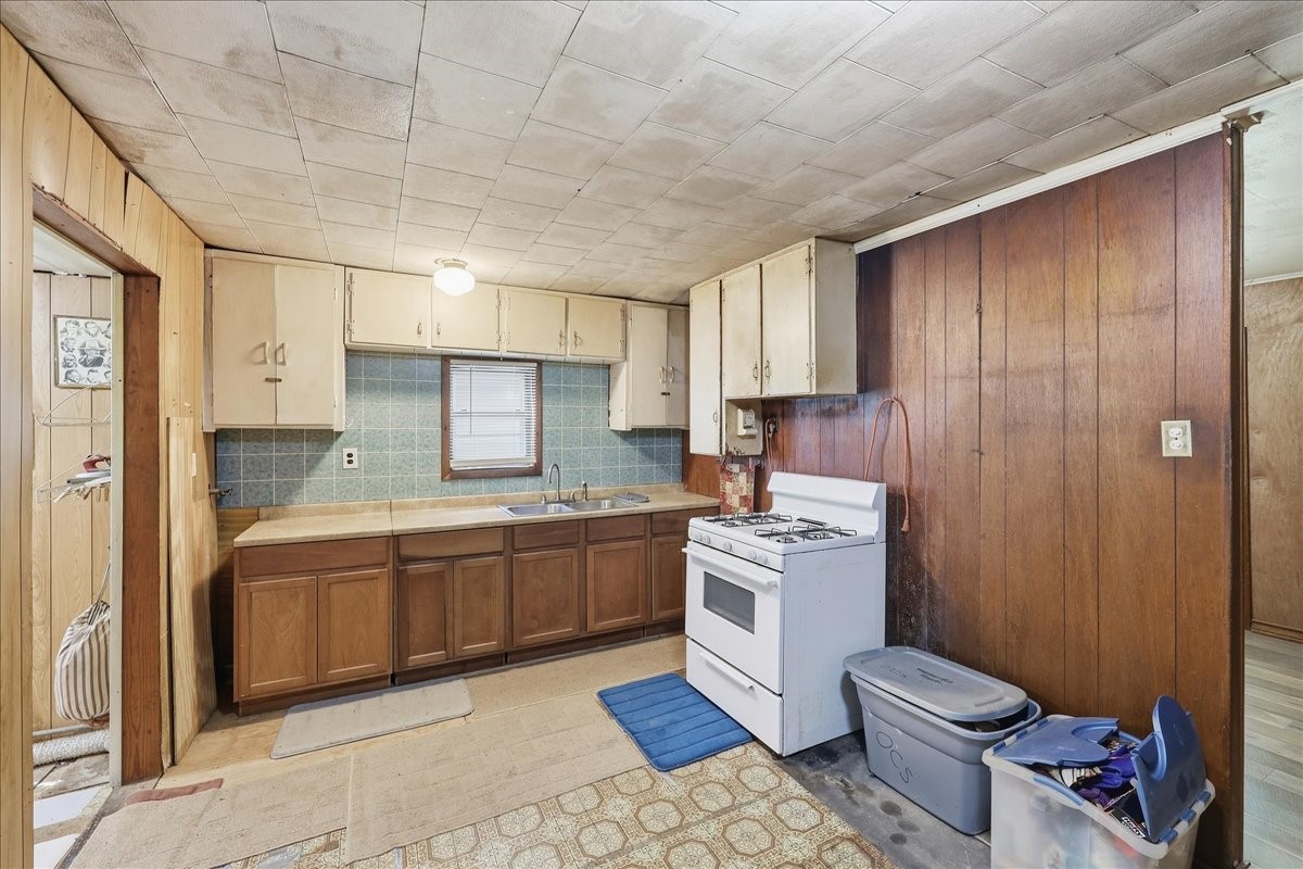 3015 Enner Property Photo 10