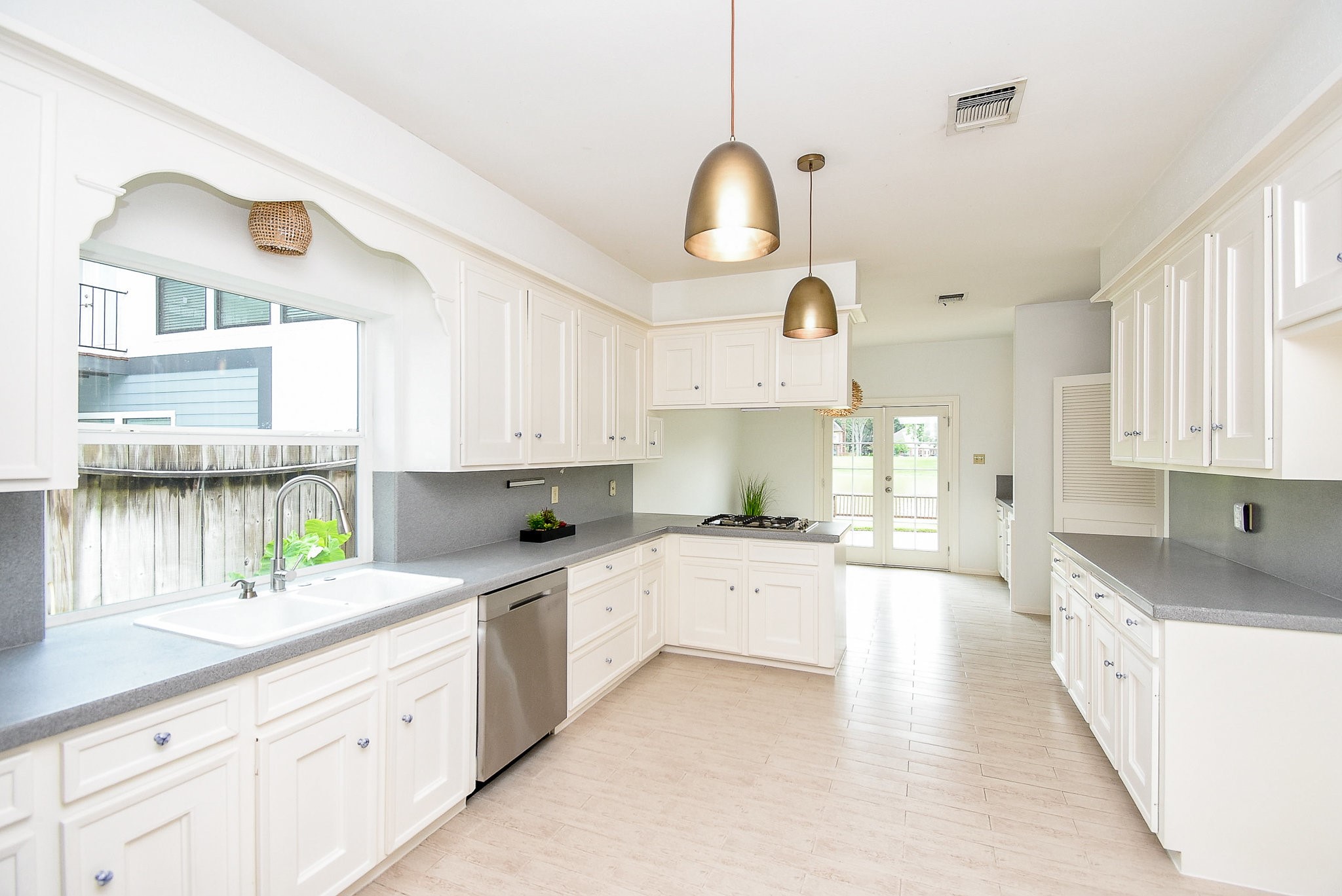 1231 Creekford Circle Property Photo 8