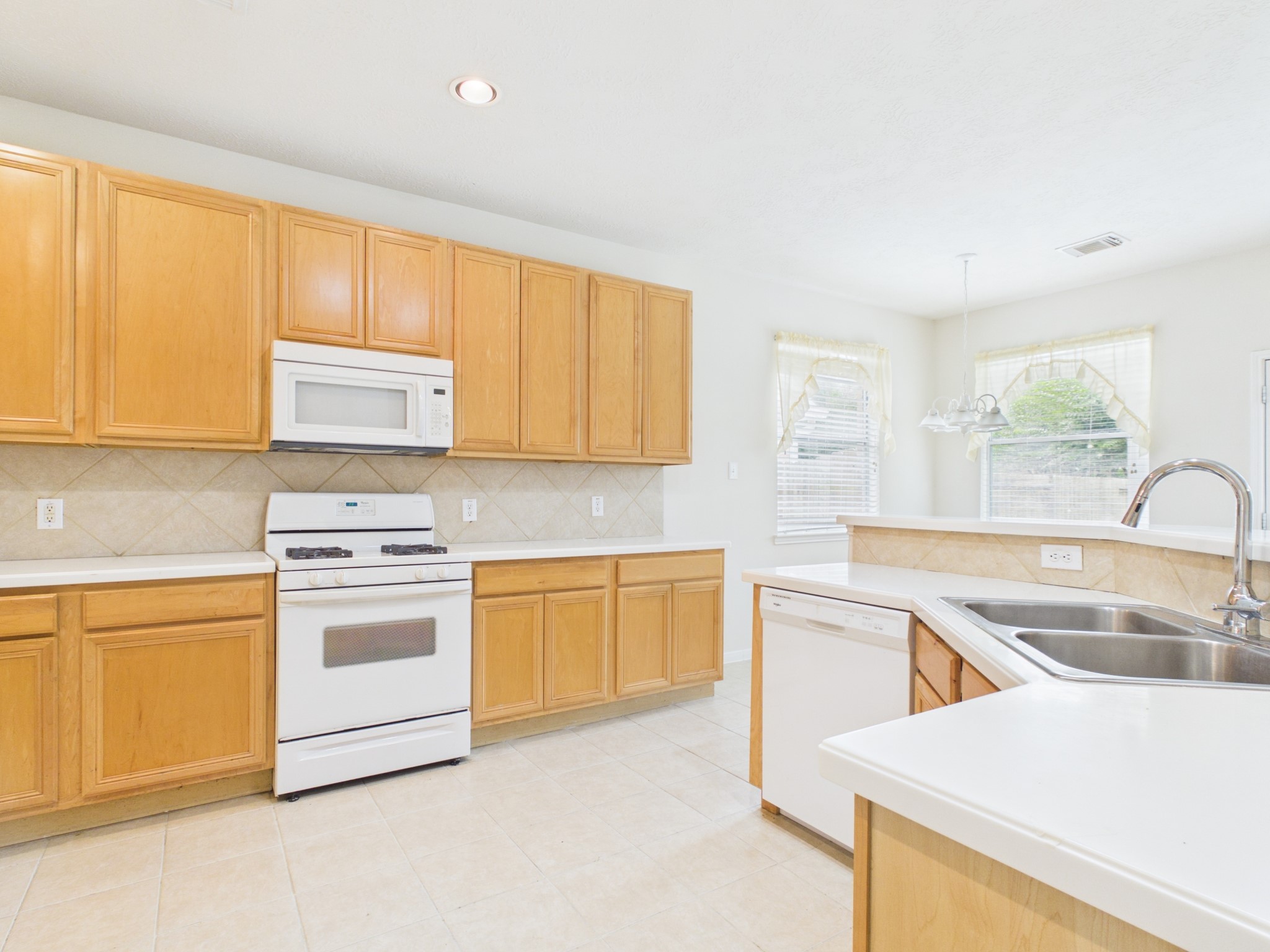 4702 Rolling View Court Property Photo 8
