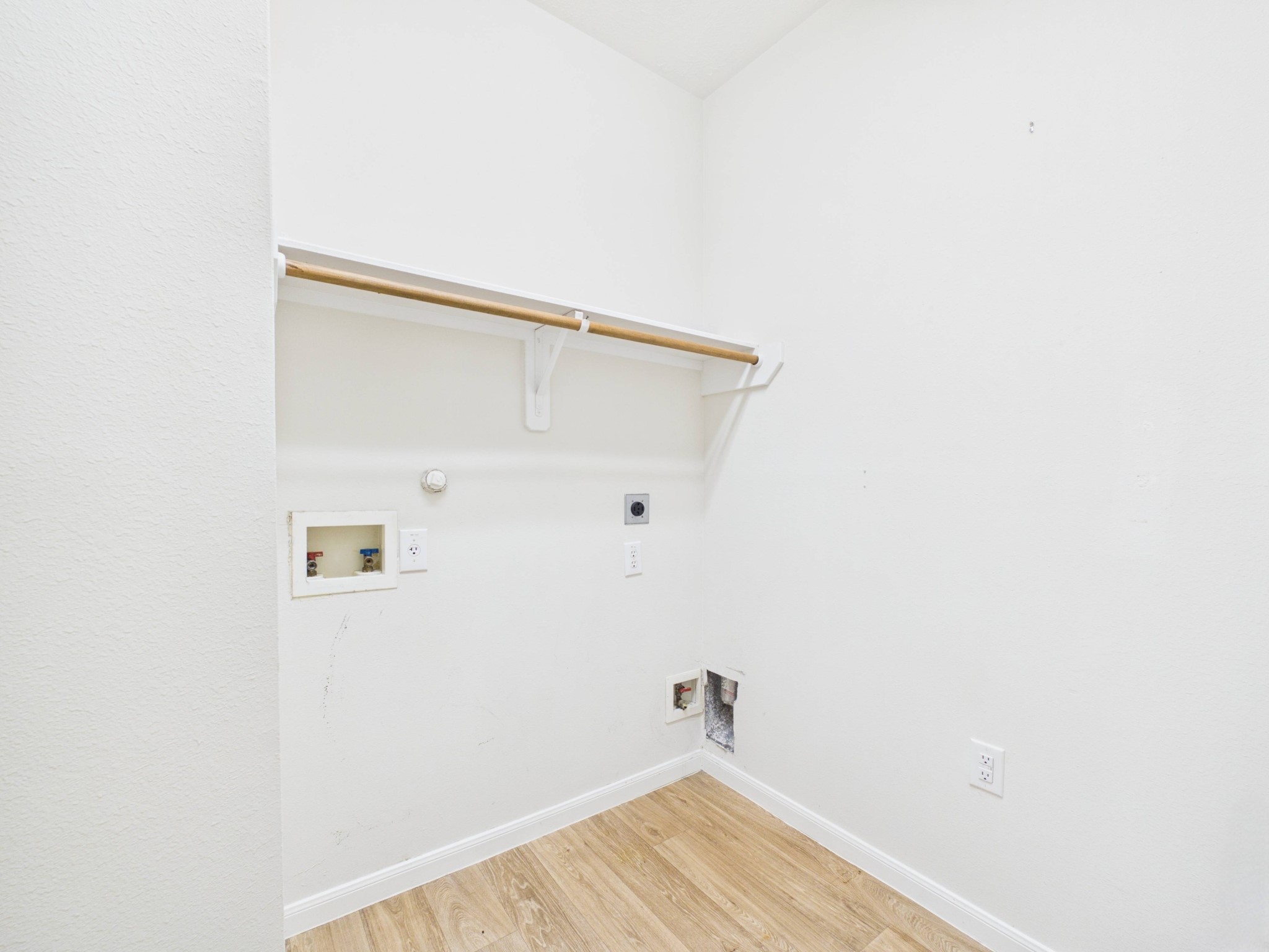 4702 Rolling View Court Property Photo 17