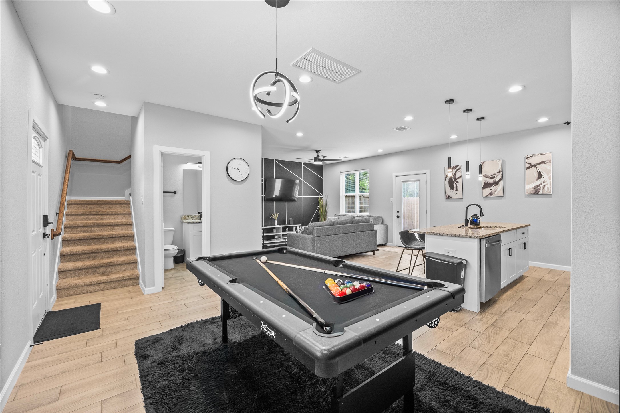 7422 Mount Street Property Photo 1