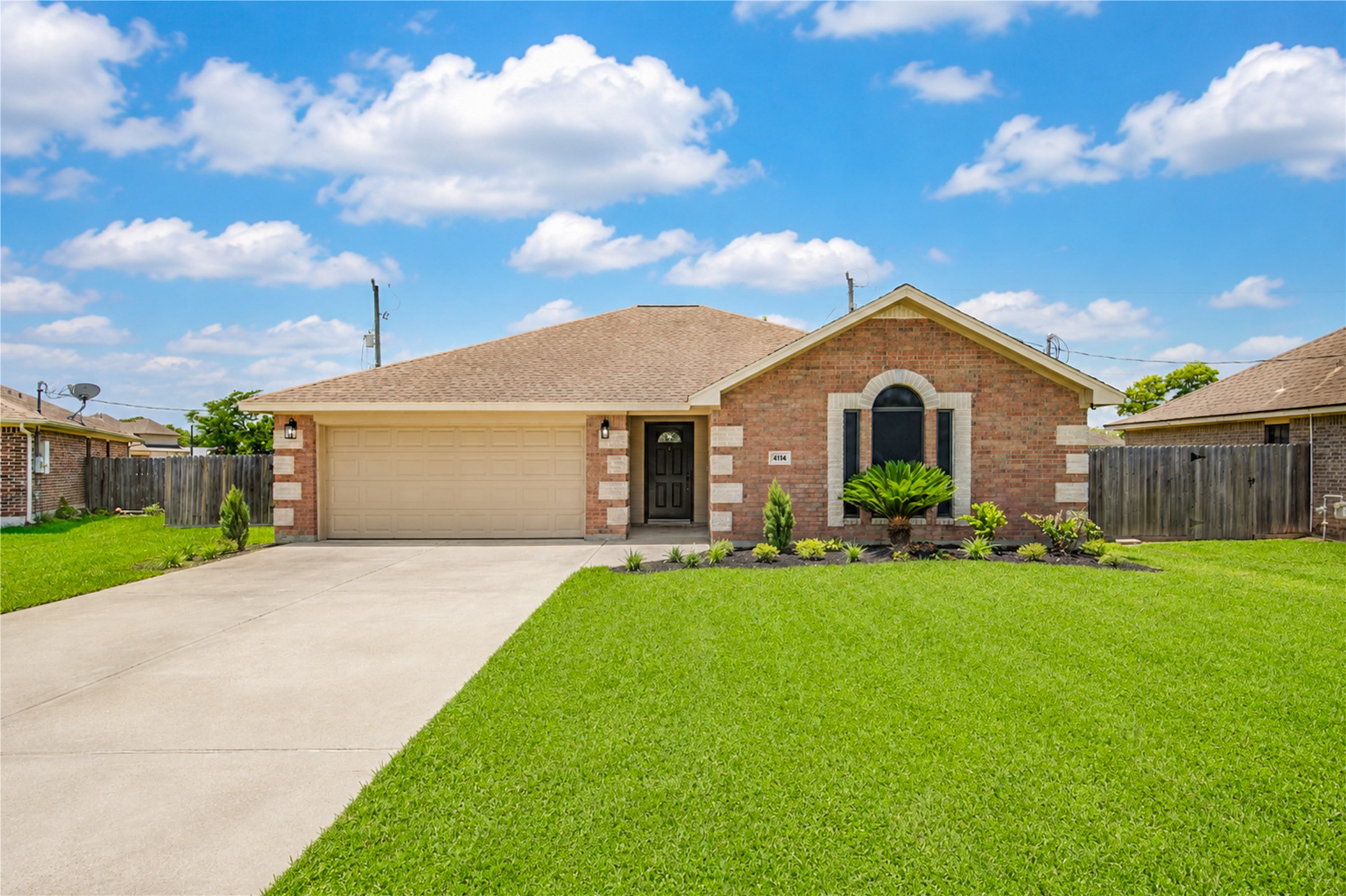 4114 Twin Drive E Property Photo