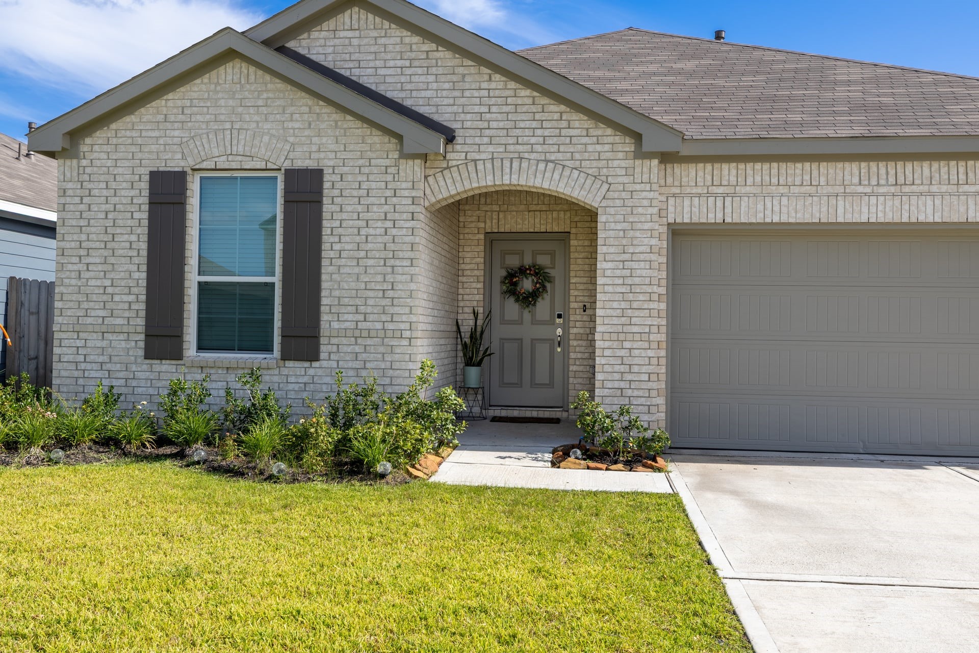2420 Grace Property Photo 3