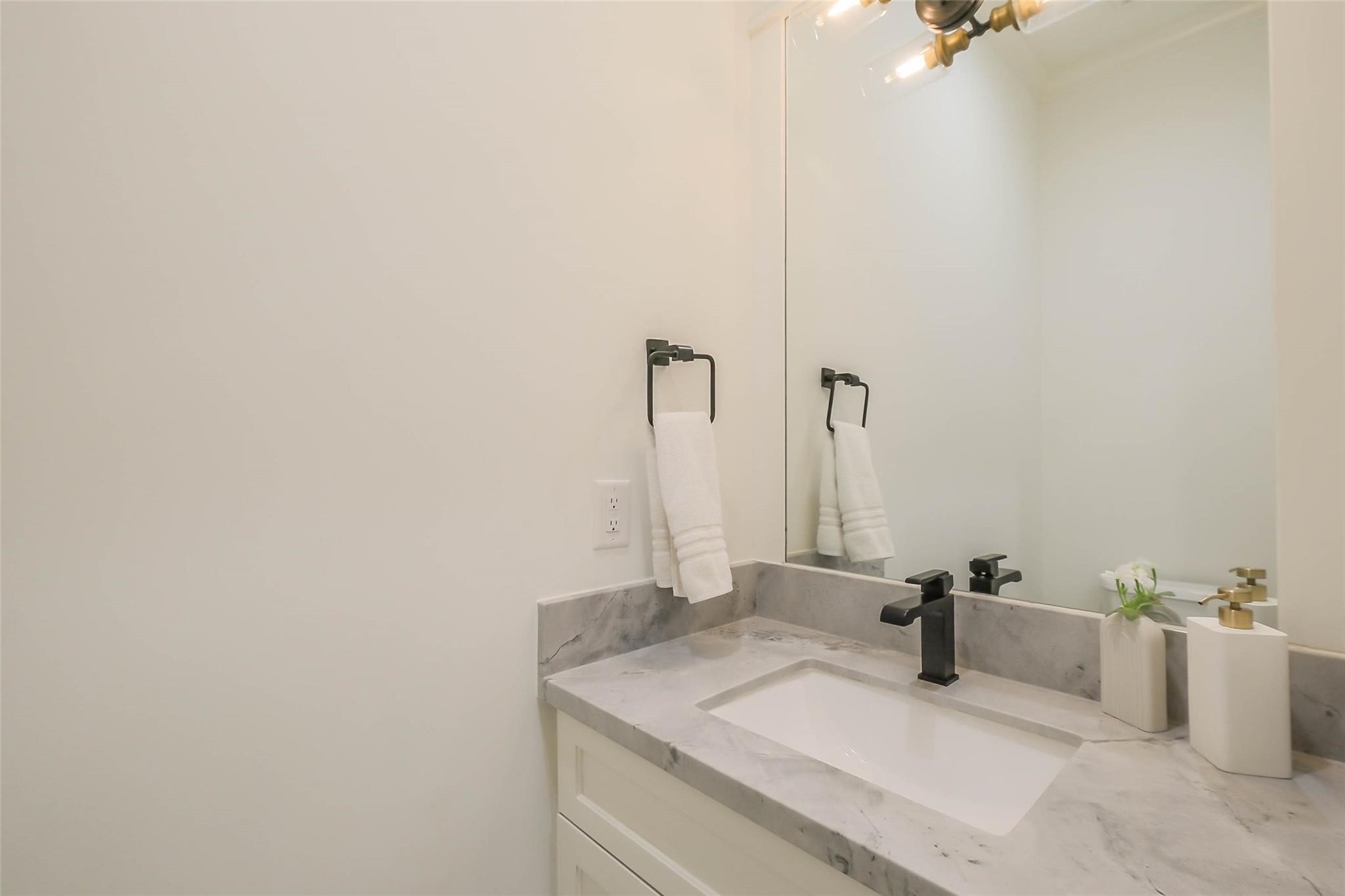 508 W 26th Street Property Photo 40