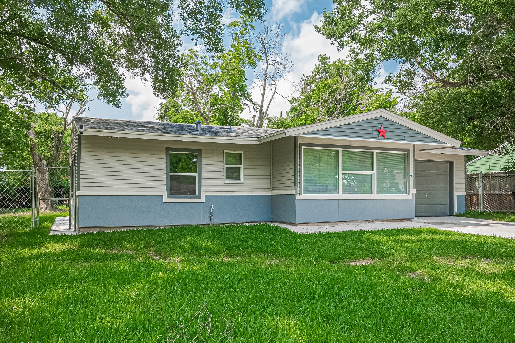 6058 Lyndhurst Drive Property Photo 1