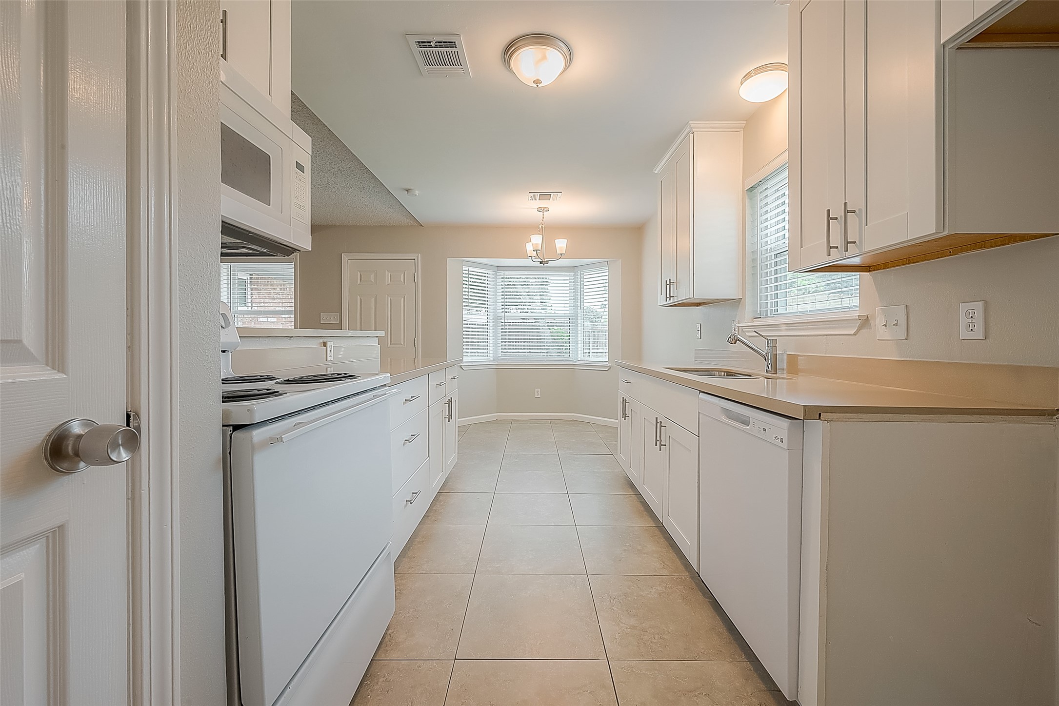 10935 Gulfdale Drive Property Photo 4