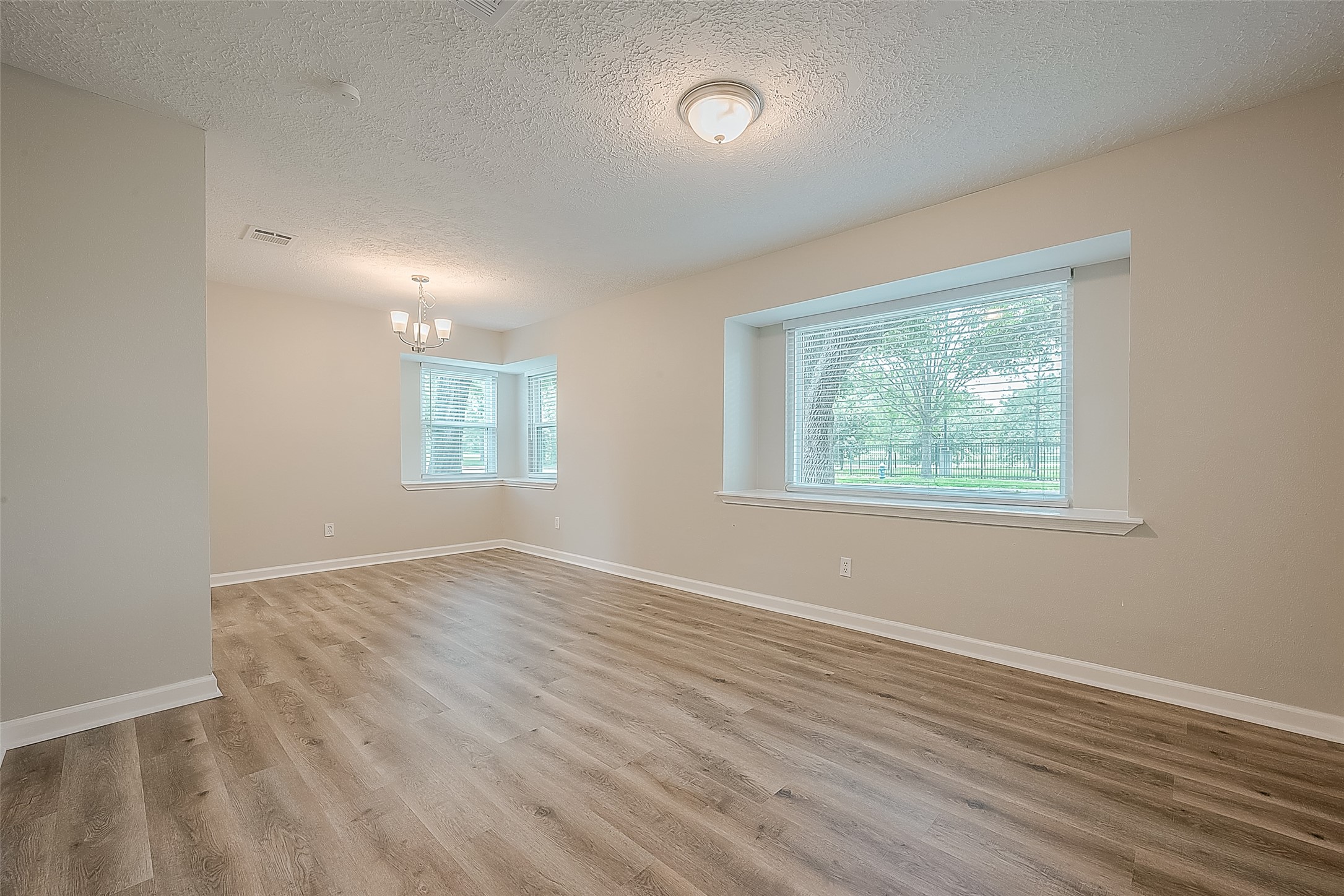 10935 Gulfdale Drive Property Photo 12