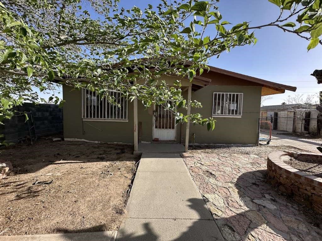 4228 Manzana Avenue Property Photo 1