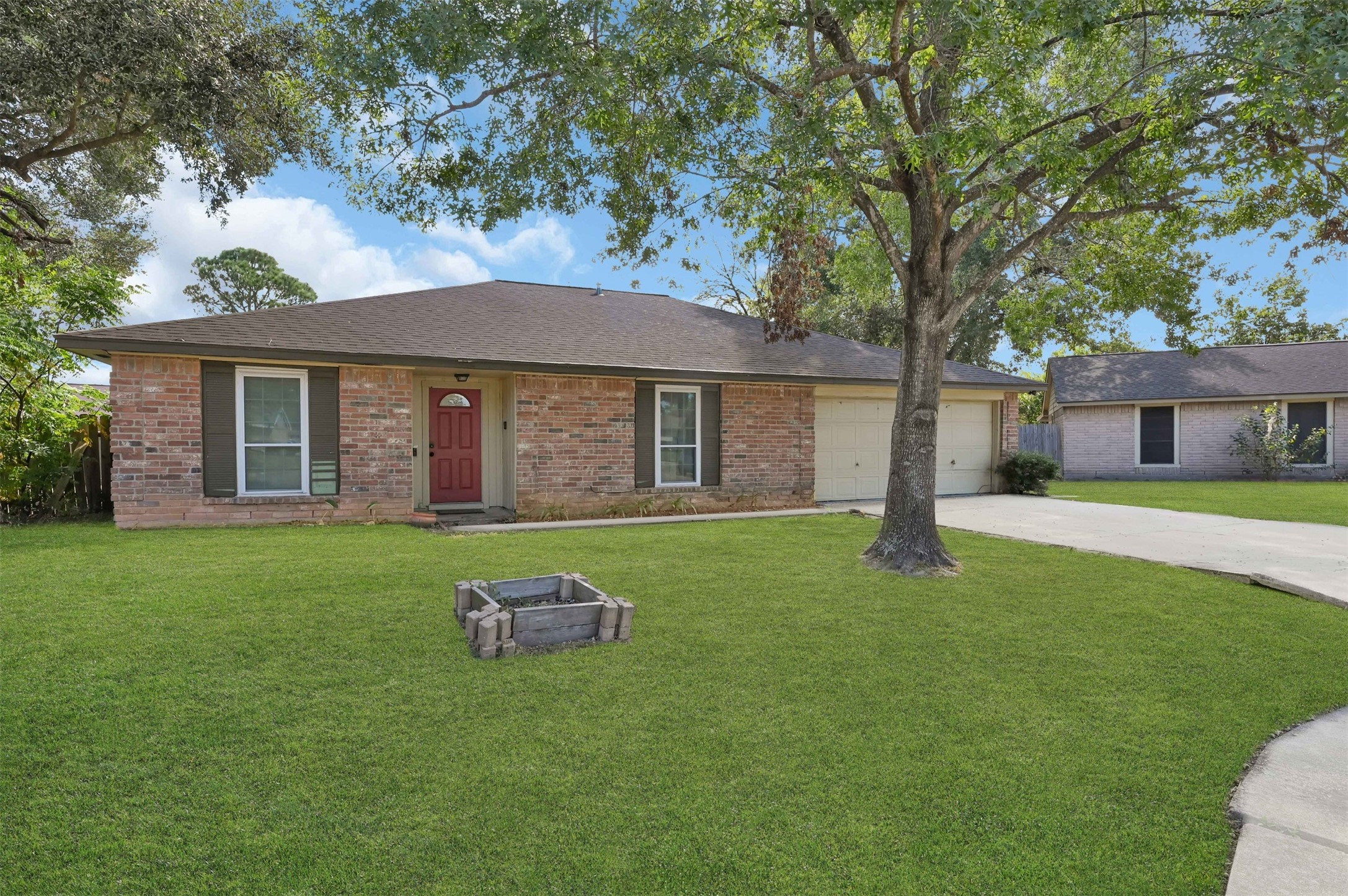 14102 Sylvia Drive Property Photo 2