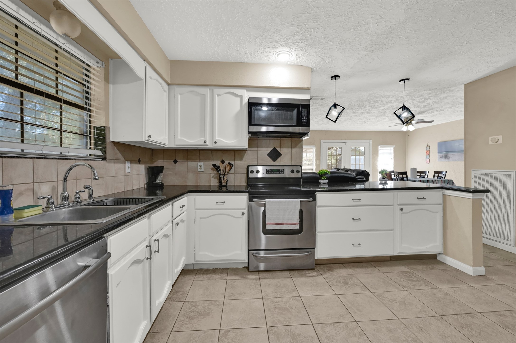 14102 Sylvia Drive Property Photo 24