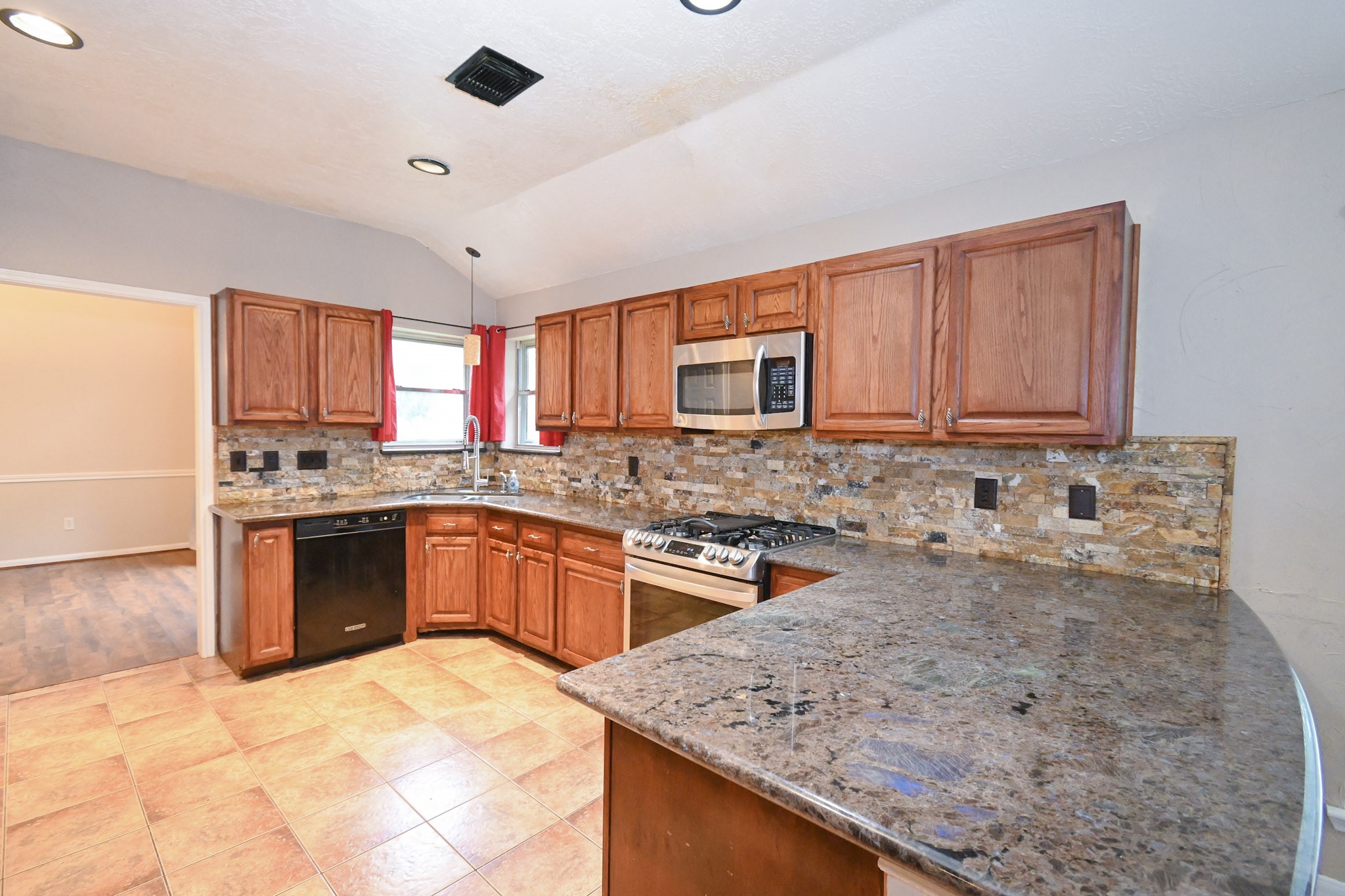 16302 Ash Point Lane Property Photo 12