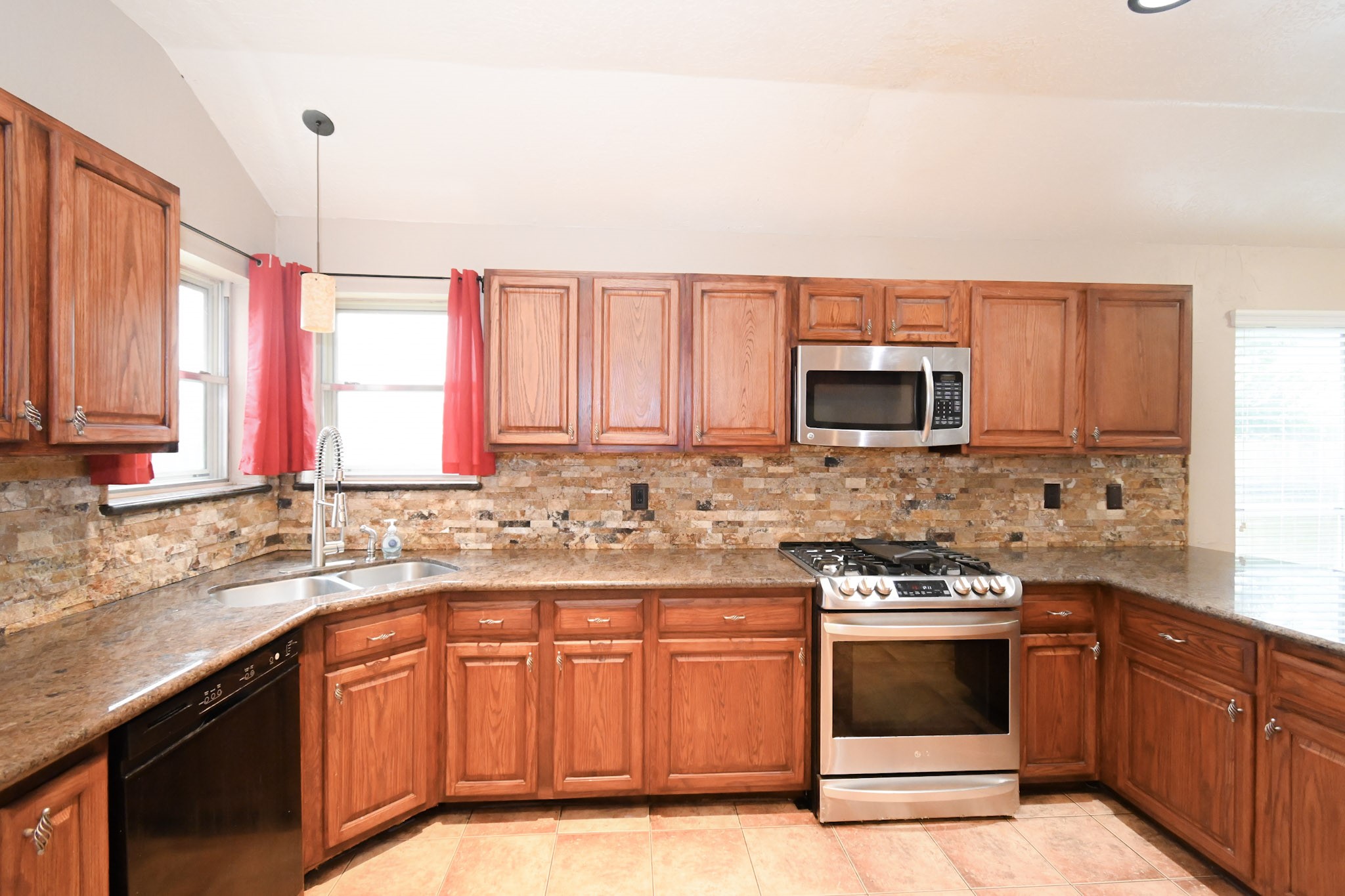 16302 Ash Point Lane Property Photo 13