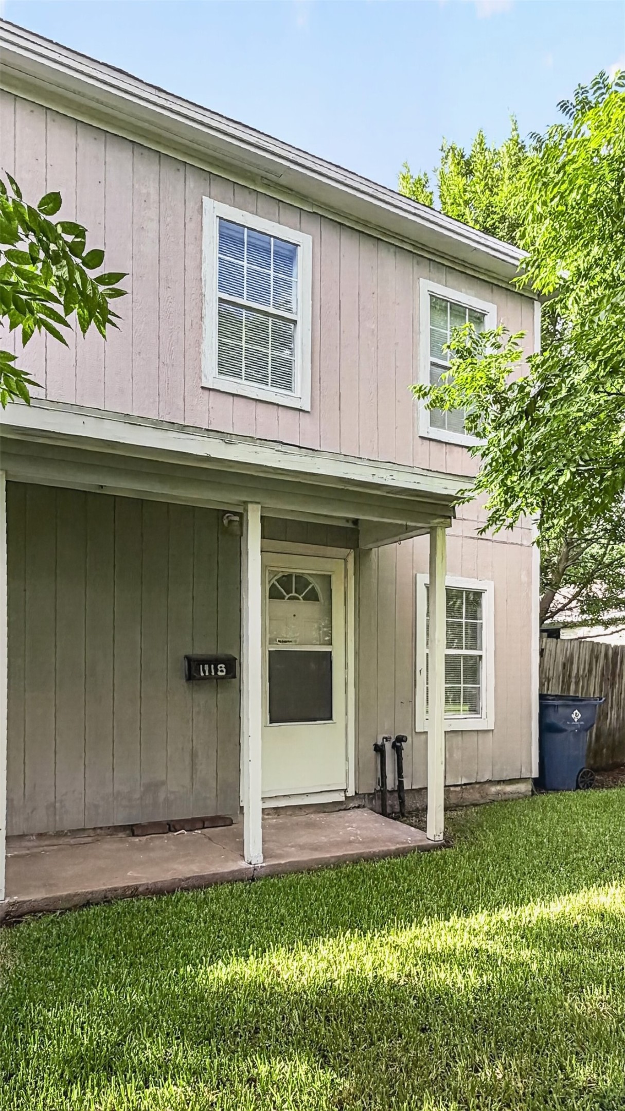 1118 Hunter Drive A Property Photo 2